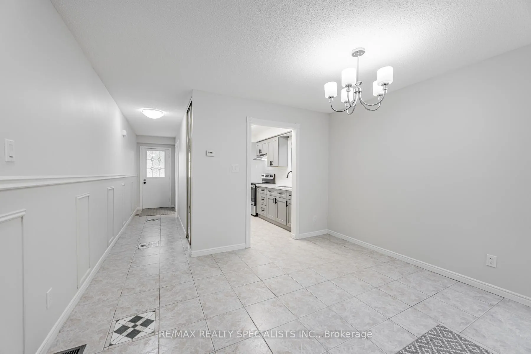 Photo 10 of 30 Winterfold Drive, Brampton, Madoc — HOMEH