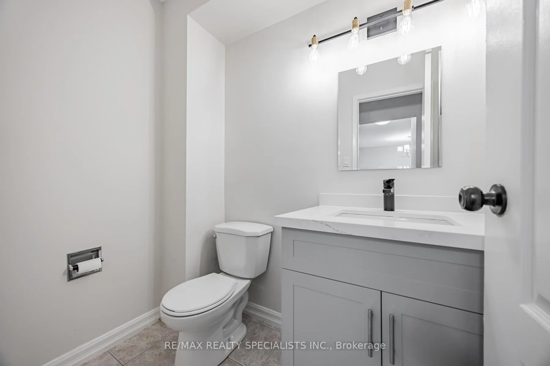 Photo 11 of 30 Winterfold Drive, Brampton, Madoc — HOMEH