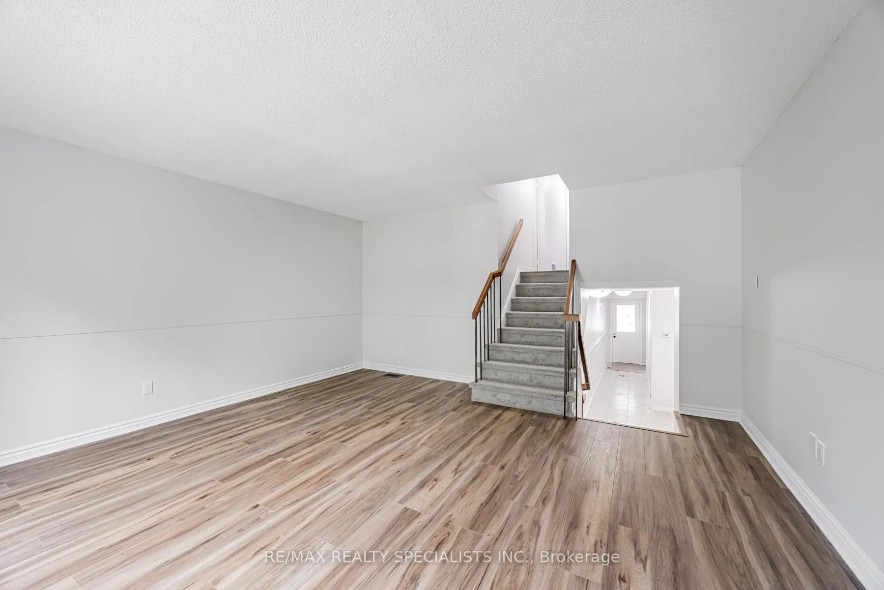Photo 13 of 30 Winterfold Drive, Brampton, Madoc — HOMEH