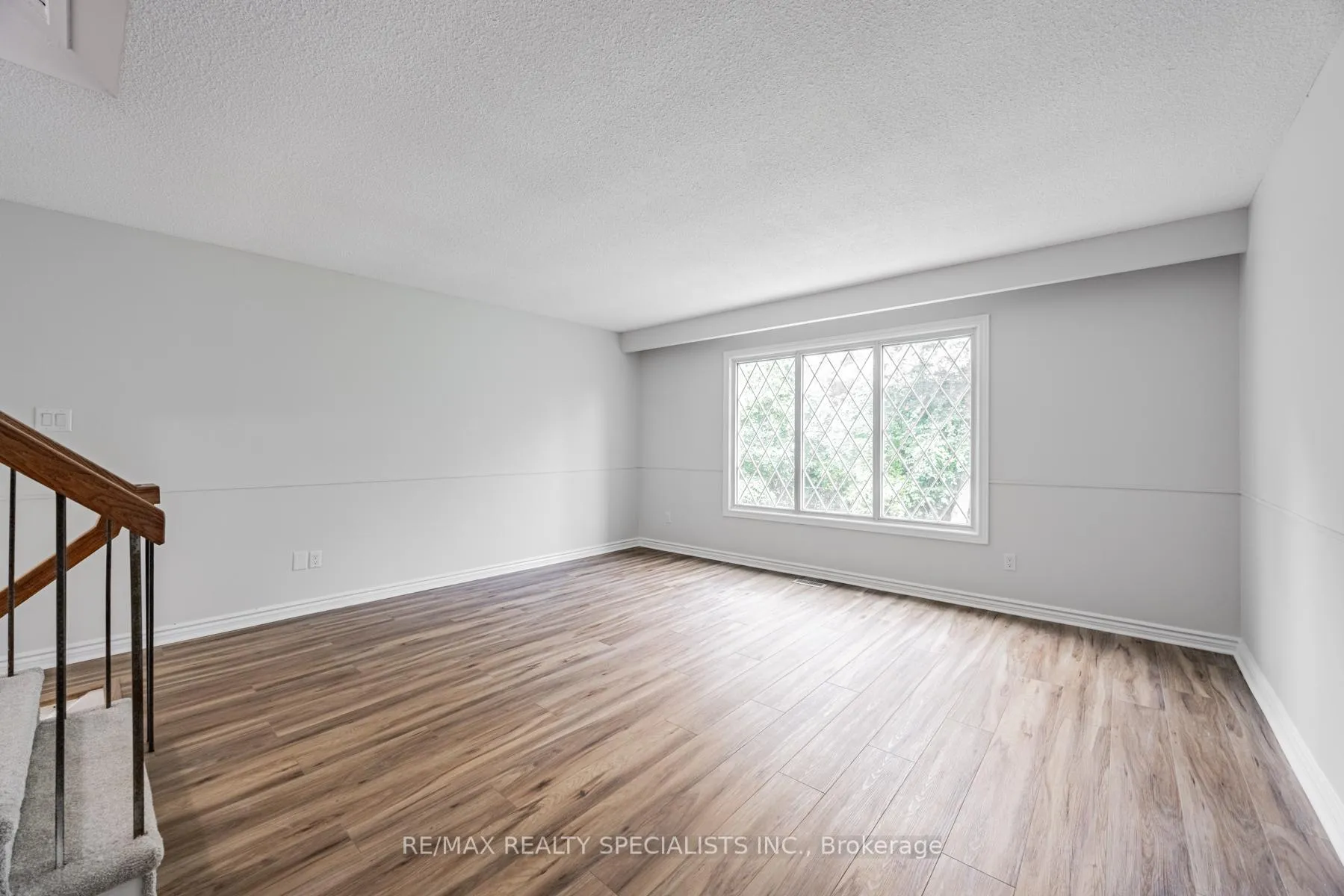 Photo 14 of 30 Winterfold Drive, Brampton, Madoc — HOMEH