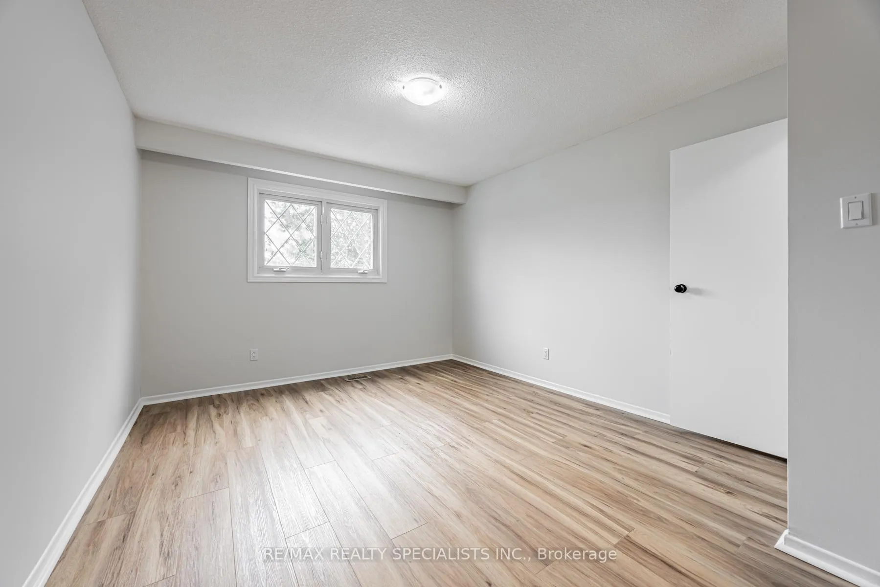 Photo 16 of 30 Winterfold Drive, Brampton, Madoc — HOMEH