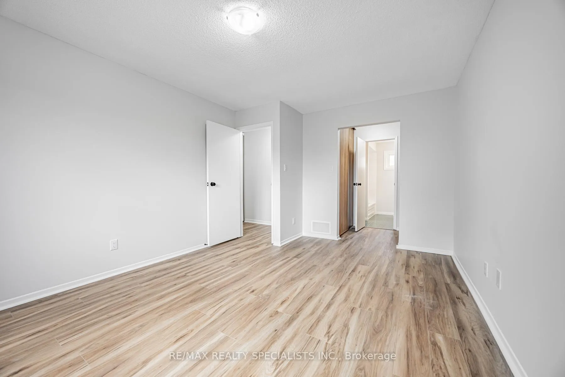 Photo 17 of 30 Winterfold Drive, Brampton, Madoc — HOMEH
