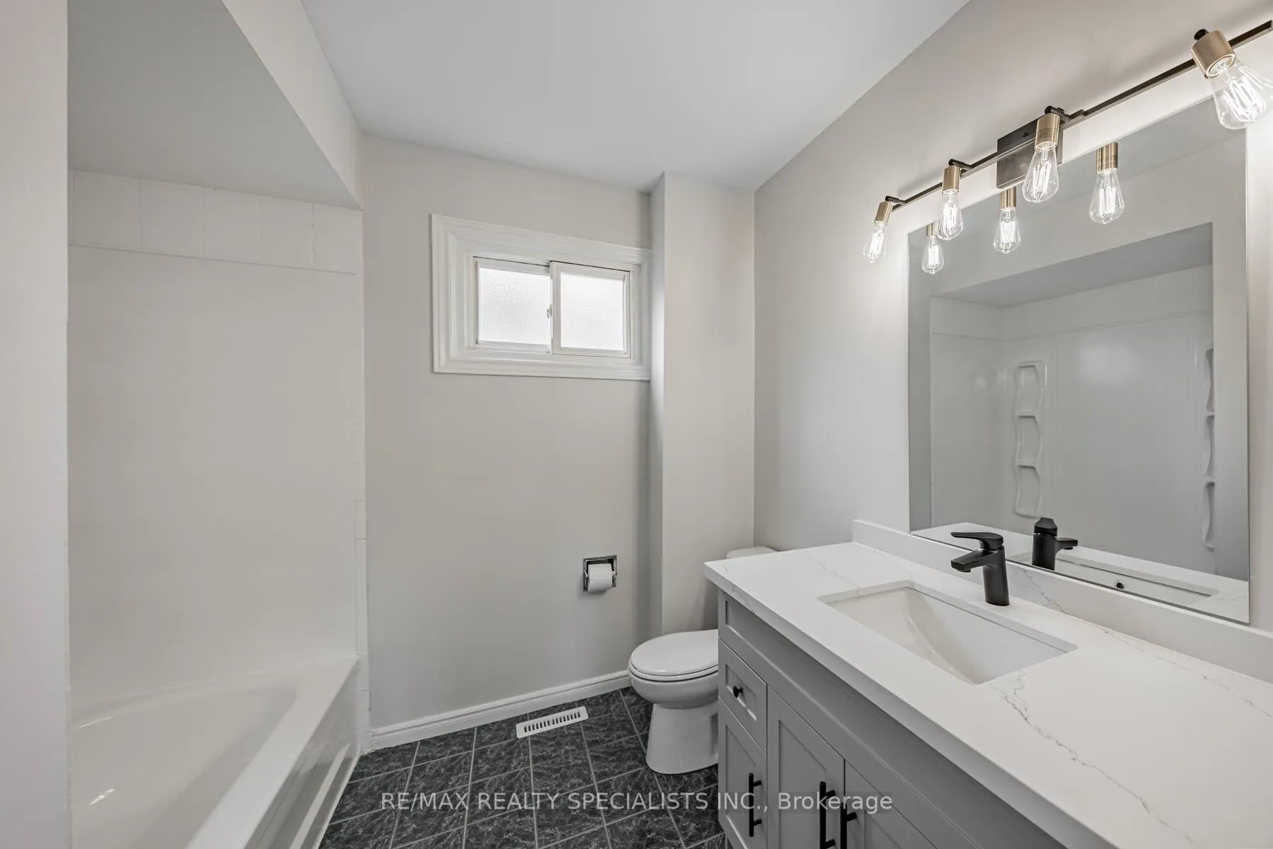 Photo 18 of 30 Winterfold Drive, Brampton, Madoc — HOMEH