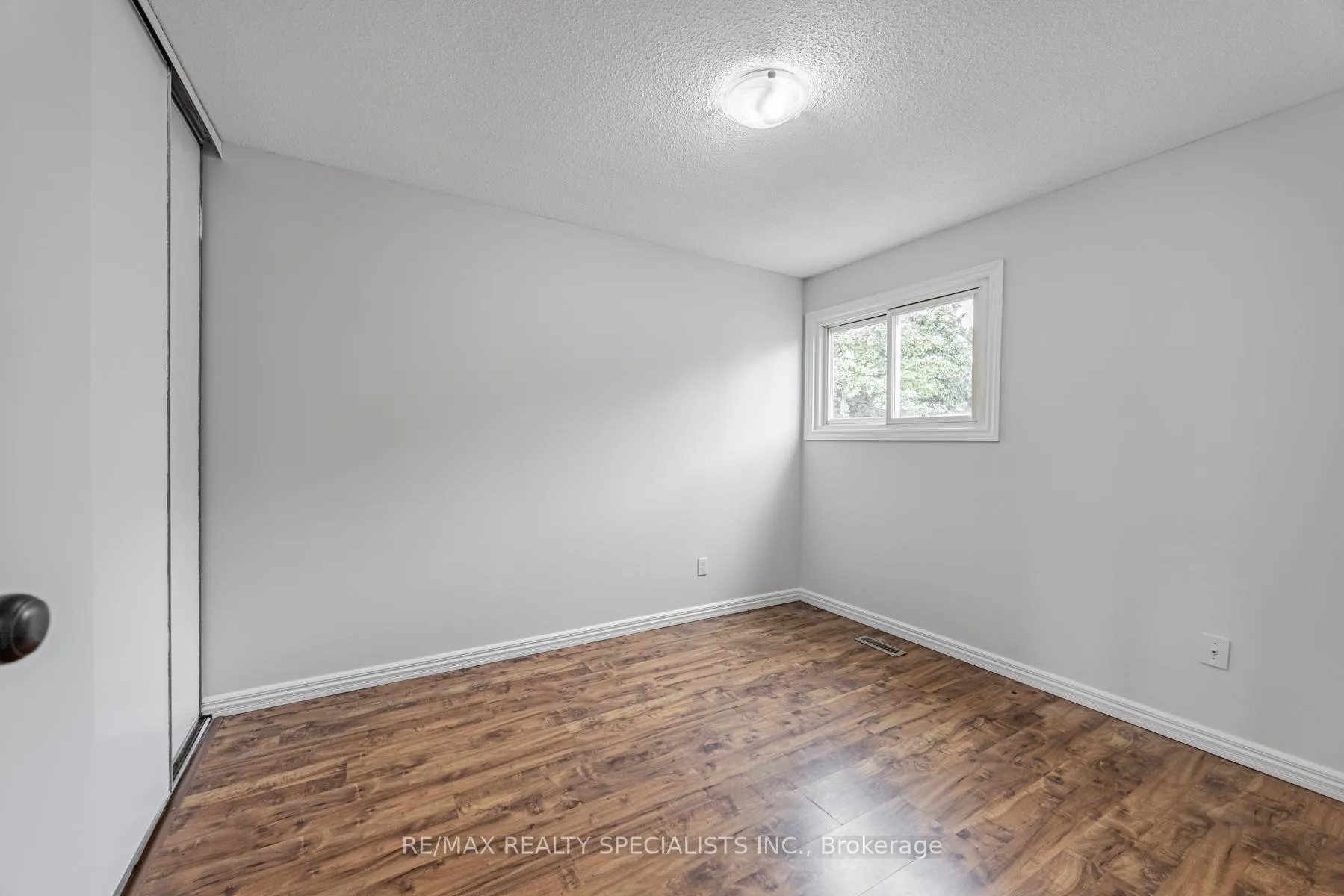 Photo 22 of 30 Winterfold Drive, Brampton, Madoc — HOMEH