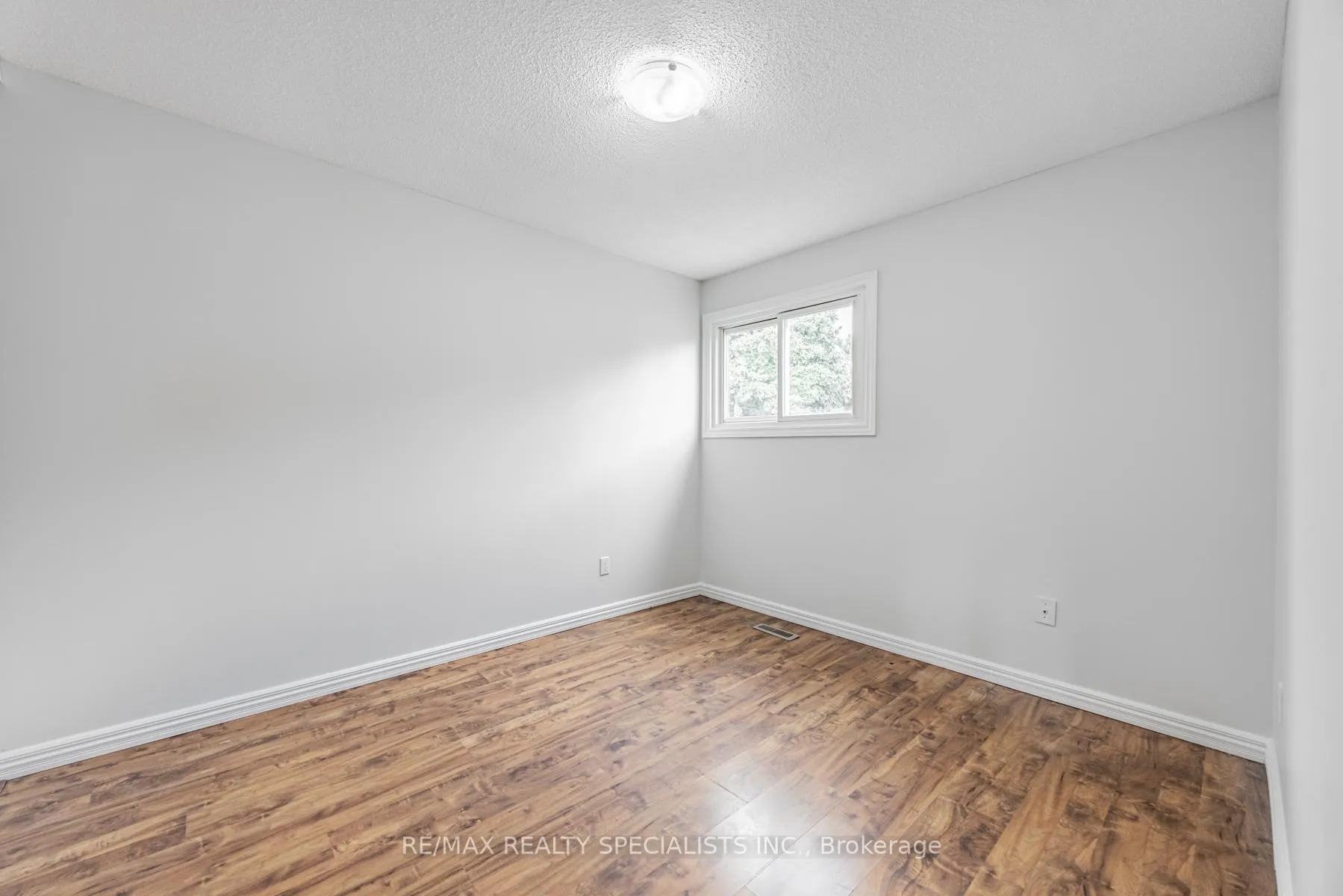 Photo 23 of 30 Winterfold Drive, Brampton, Madoc — HOMEH