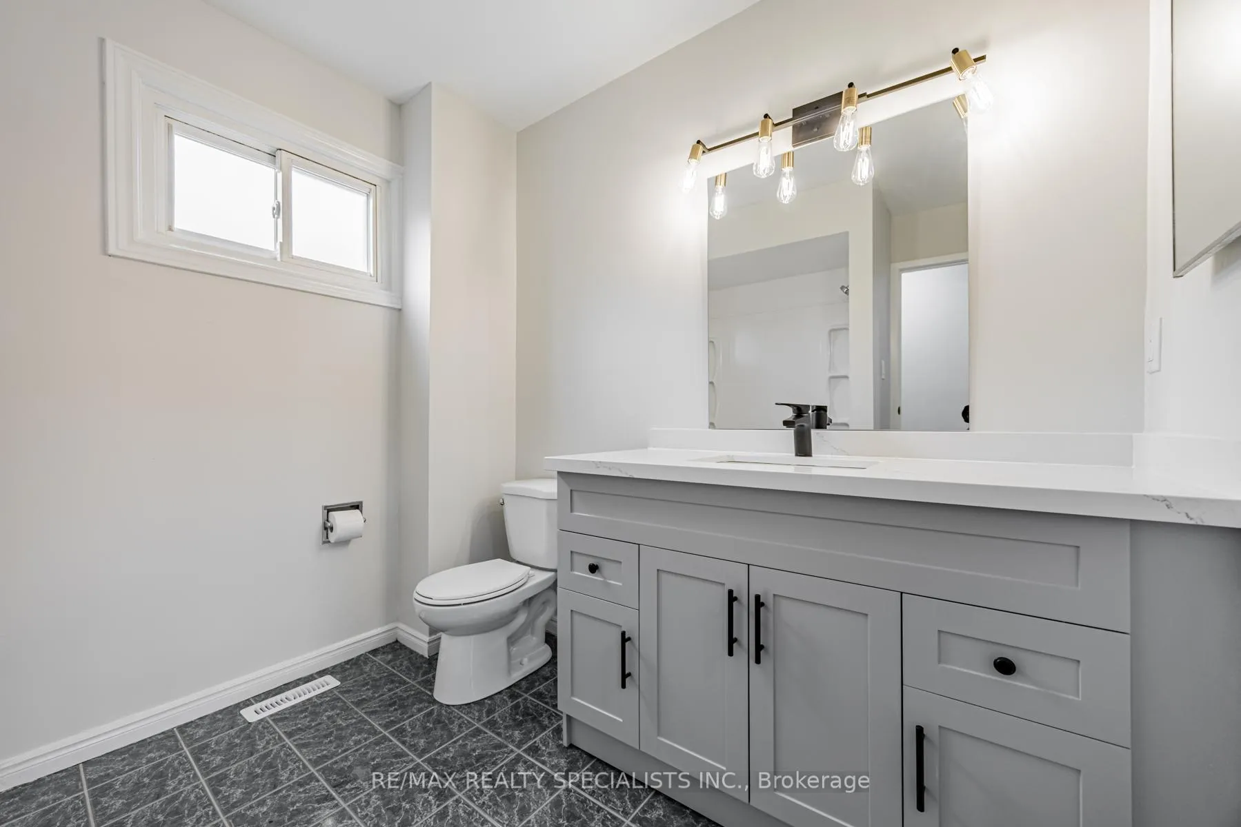 Photo 24 of 30 Winterfold Drive, Brampton, Madoc — HOMEH