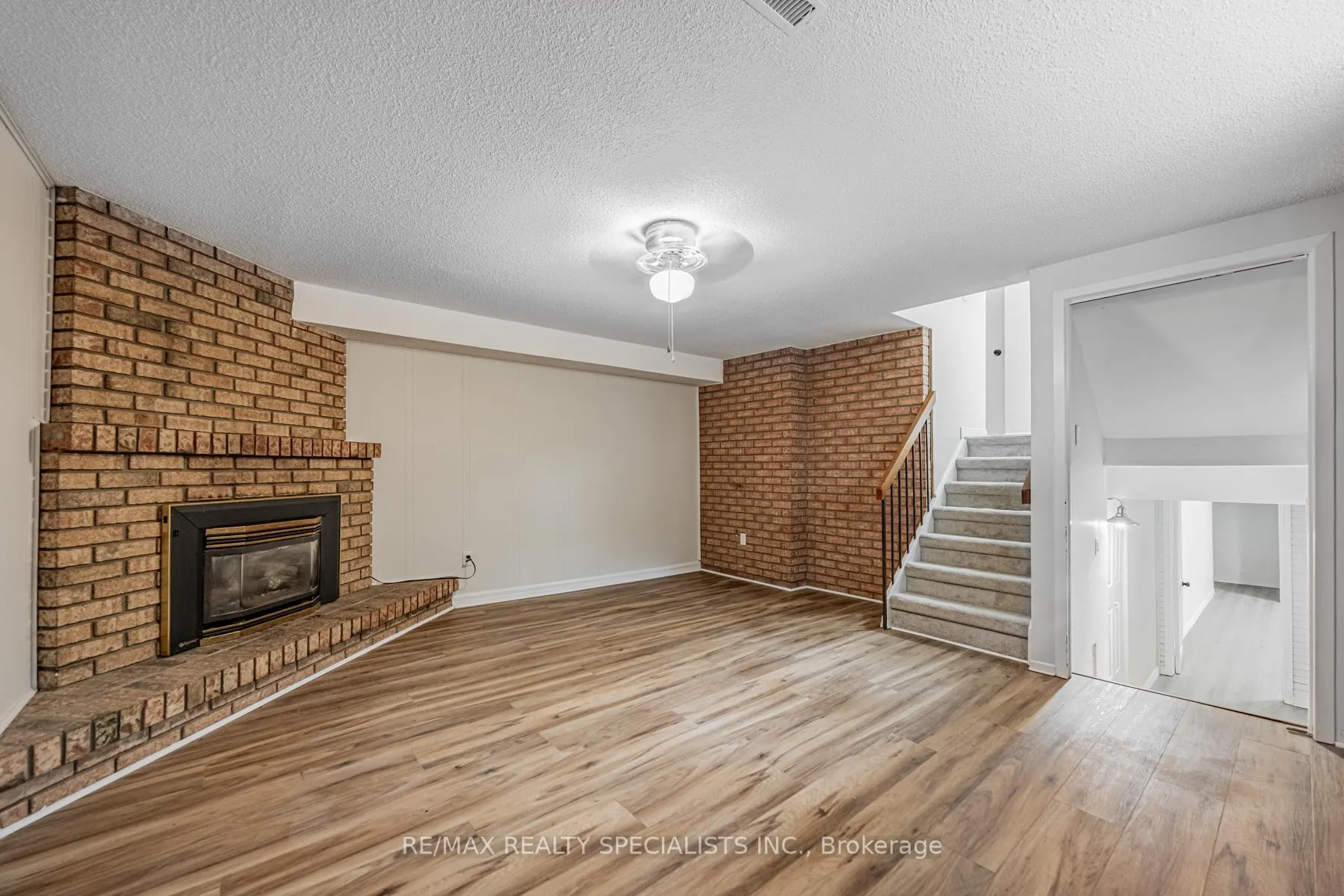 Photo 26 of 30 Winterfold Drive, Brampton, Madoc — HOMEH