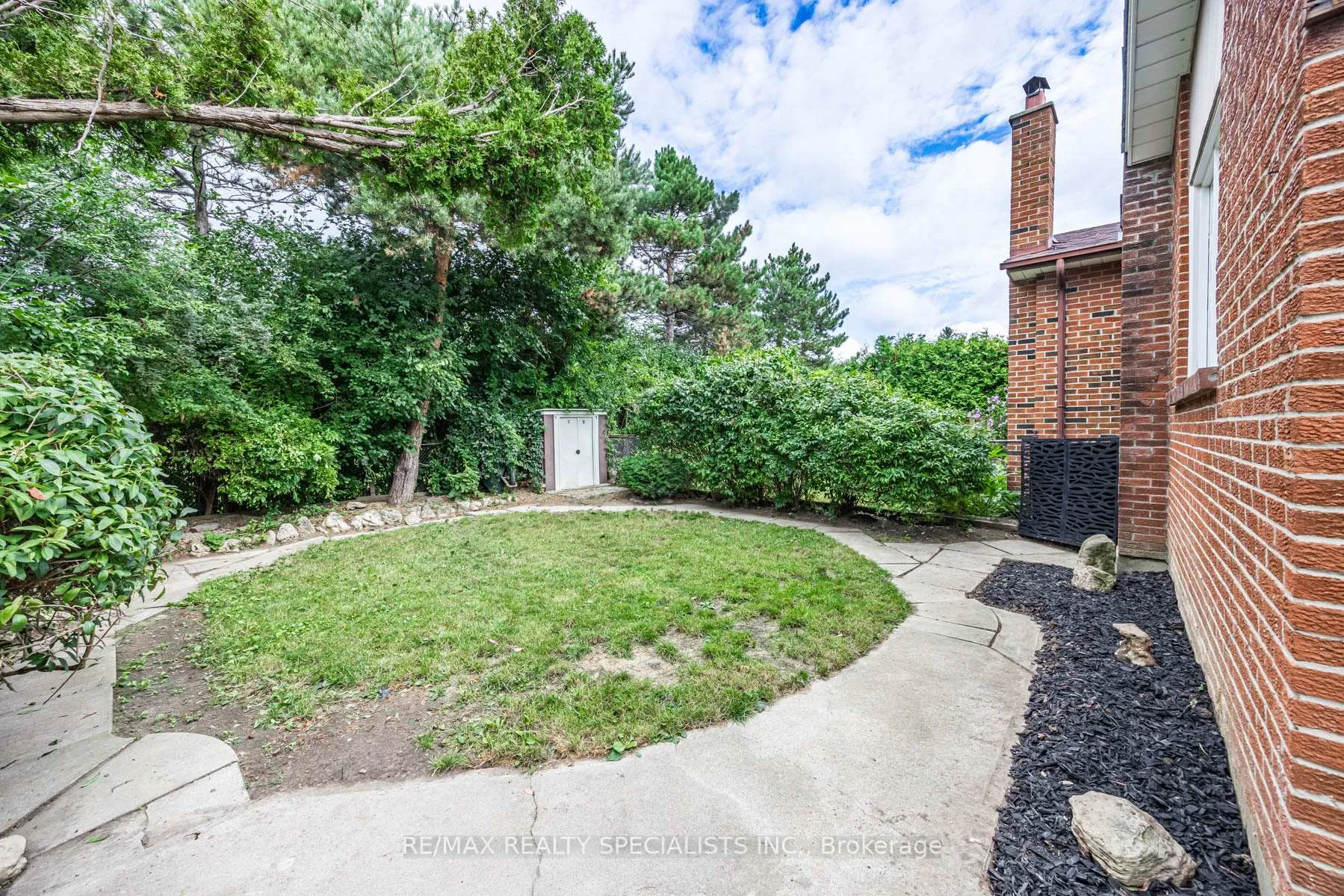Photo 32 of 30 Winterfold Drive, Brampton, Madoc — HOMEH