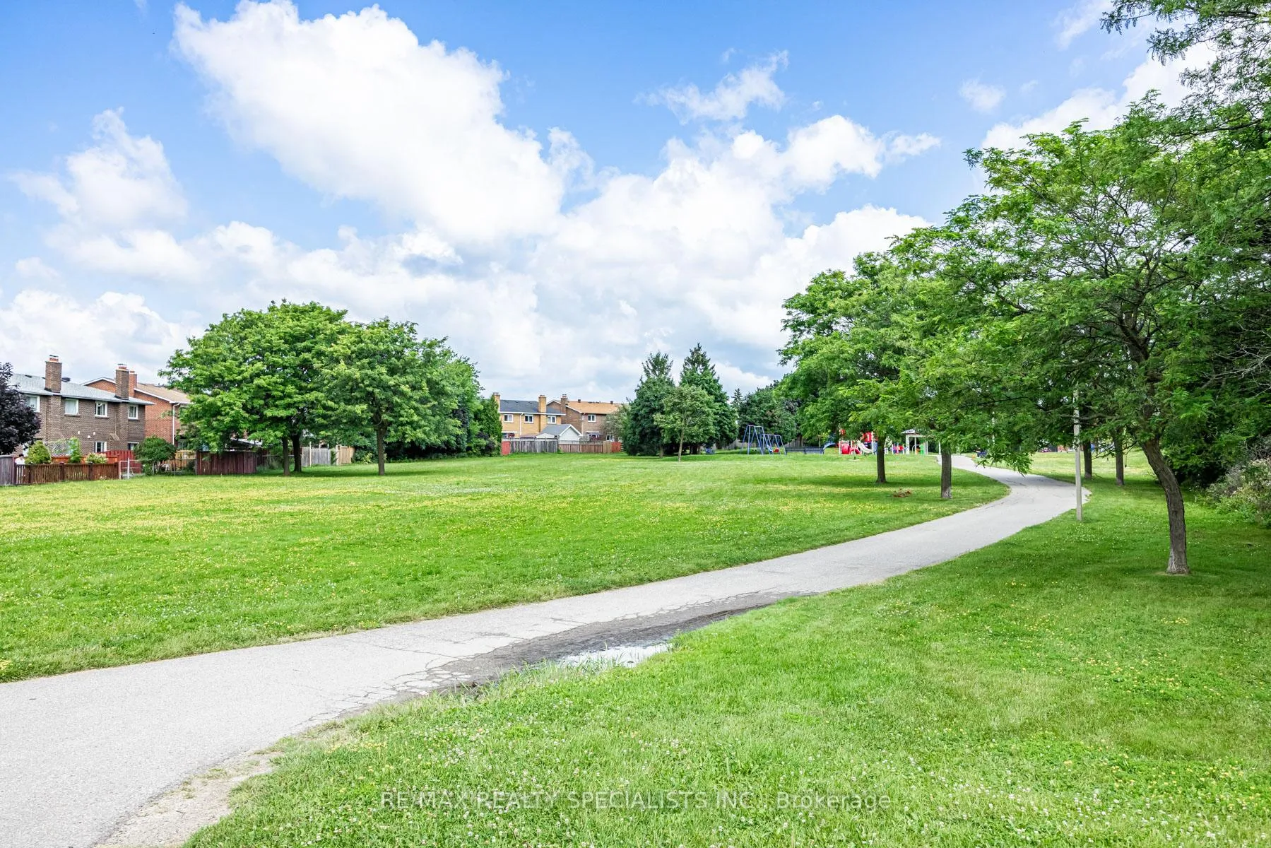 Photo 35 of 30 Winterfold Drive, Brampton, Madoc — HOMEH