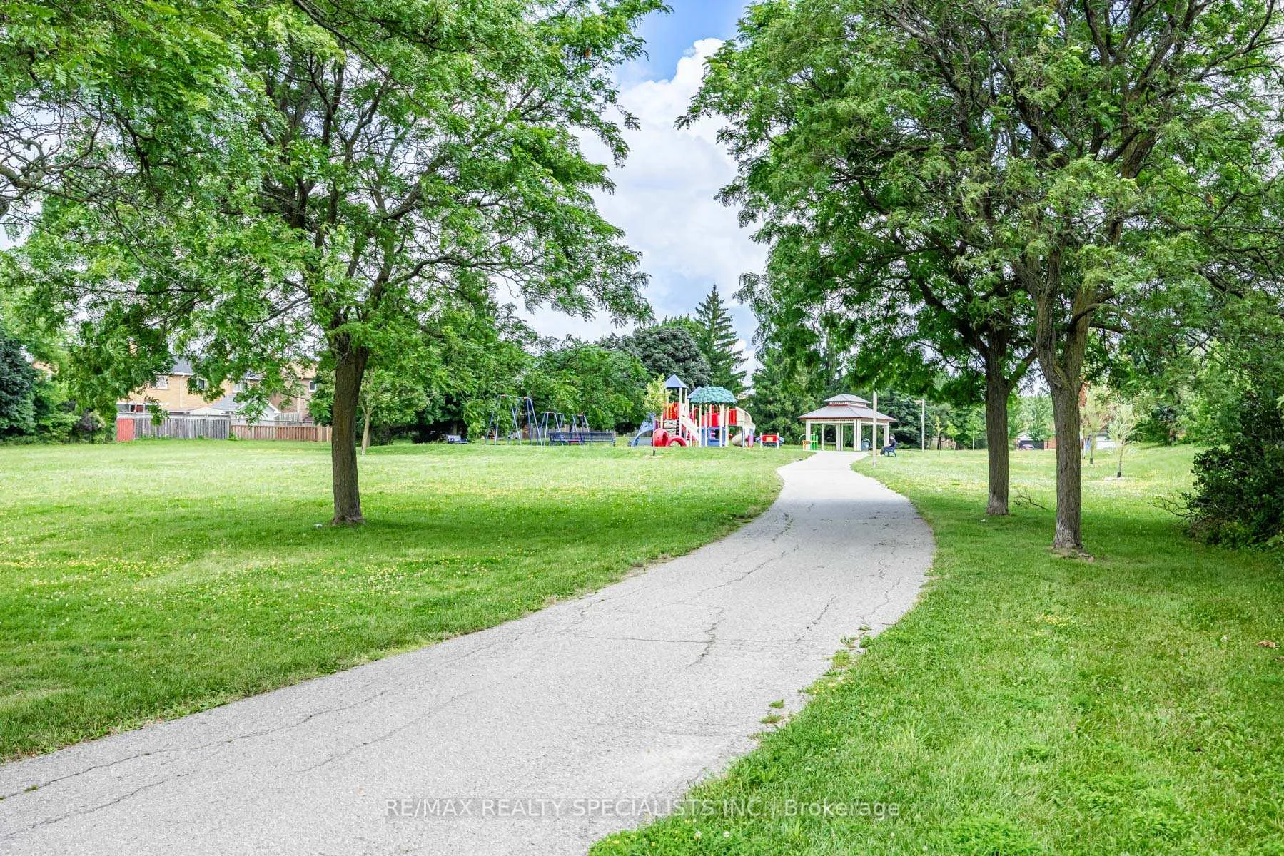 Photo 37 of 30 Winterfold Drive, Brampton, Madoc — HOMEH