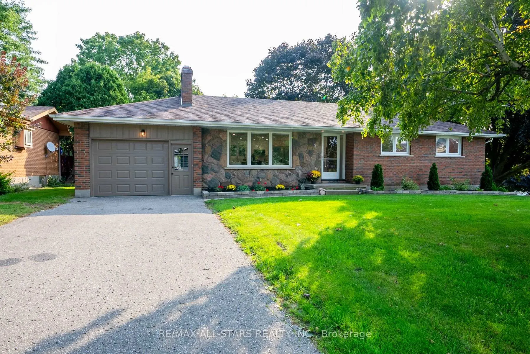 Photo 1 of 5 Ottawa Street, Scugog, Port Perry — HOMEH