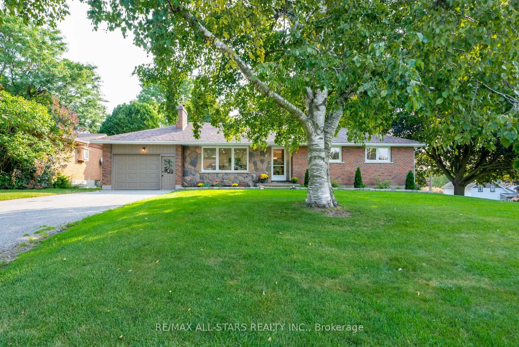Photo 2 of 5 Ottawa Street, Scugog, Port Perry — HOMEH