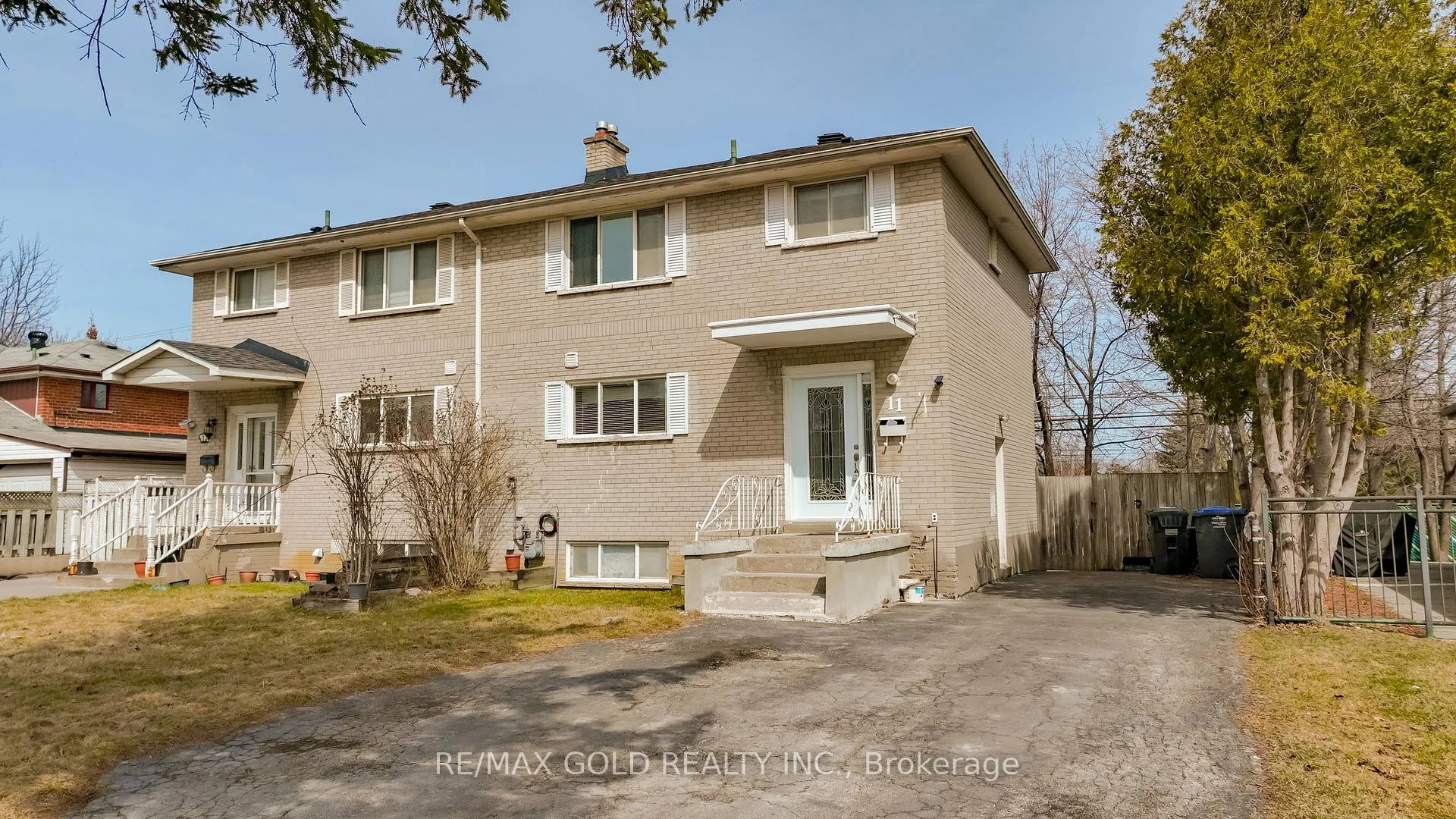 Photo 2 of 11 Autumn Boulevard, Brampton, Avondale — HOMEH