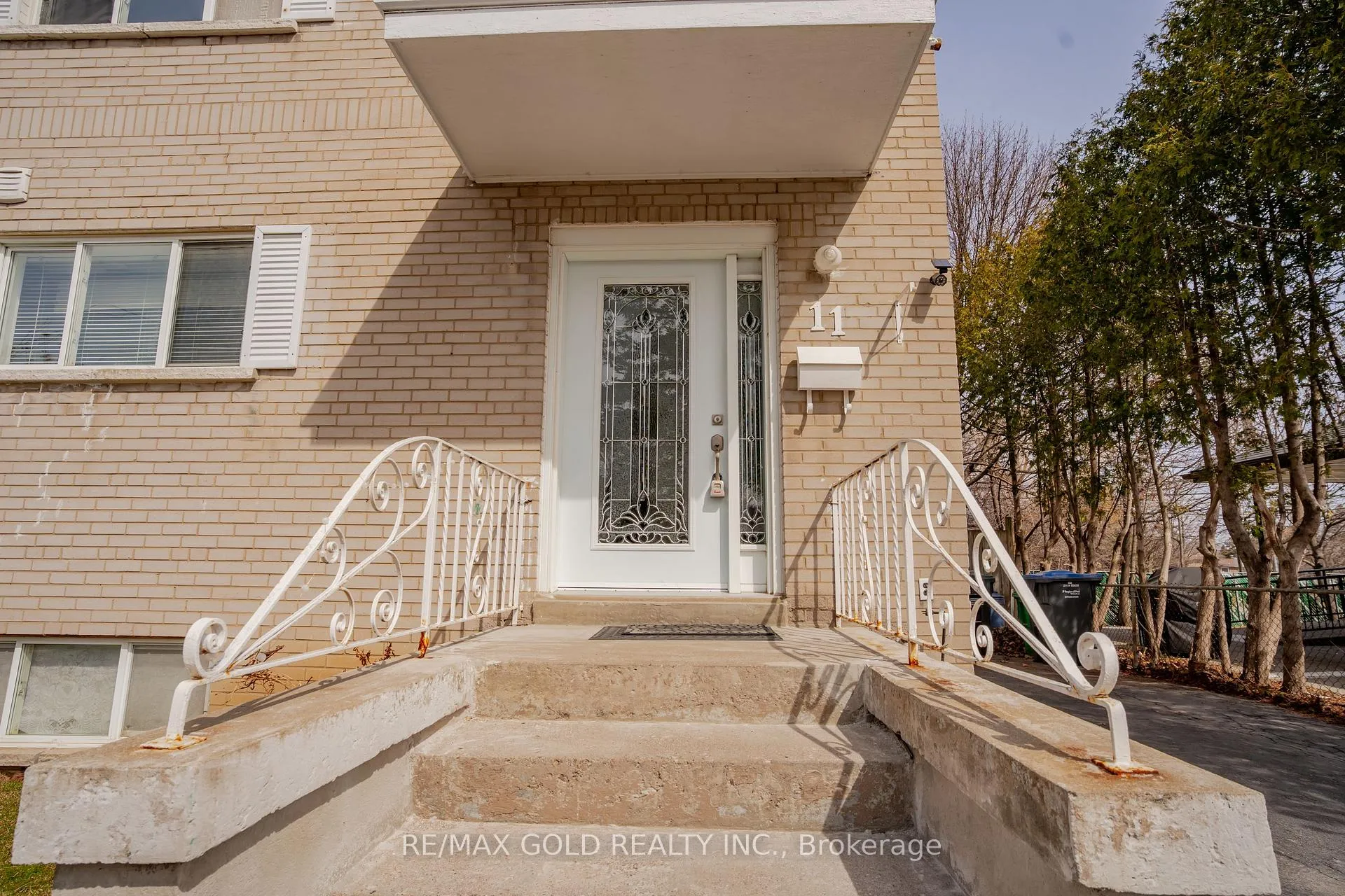 Photo 3 of 11 Autumn Boulevard, Brampton, Avondale — HOMEH
