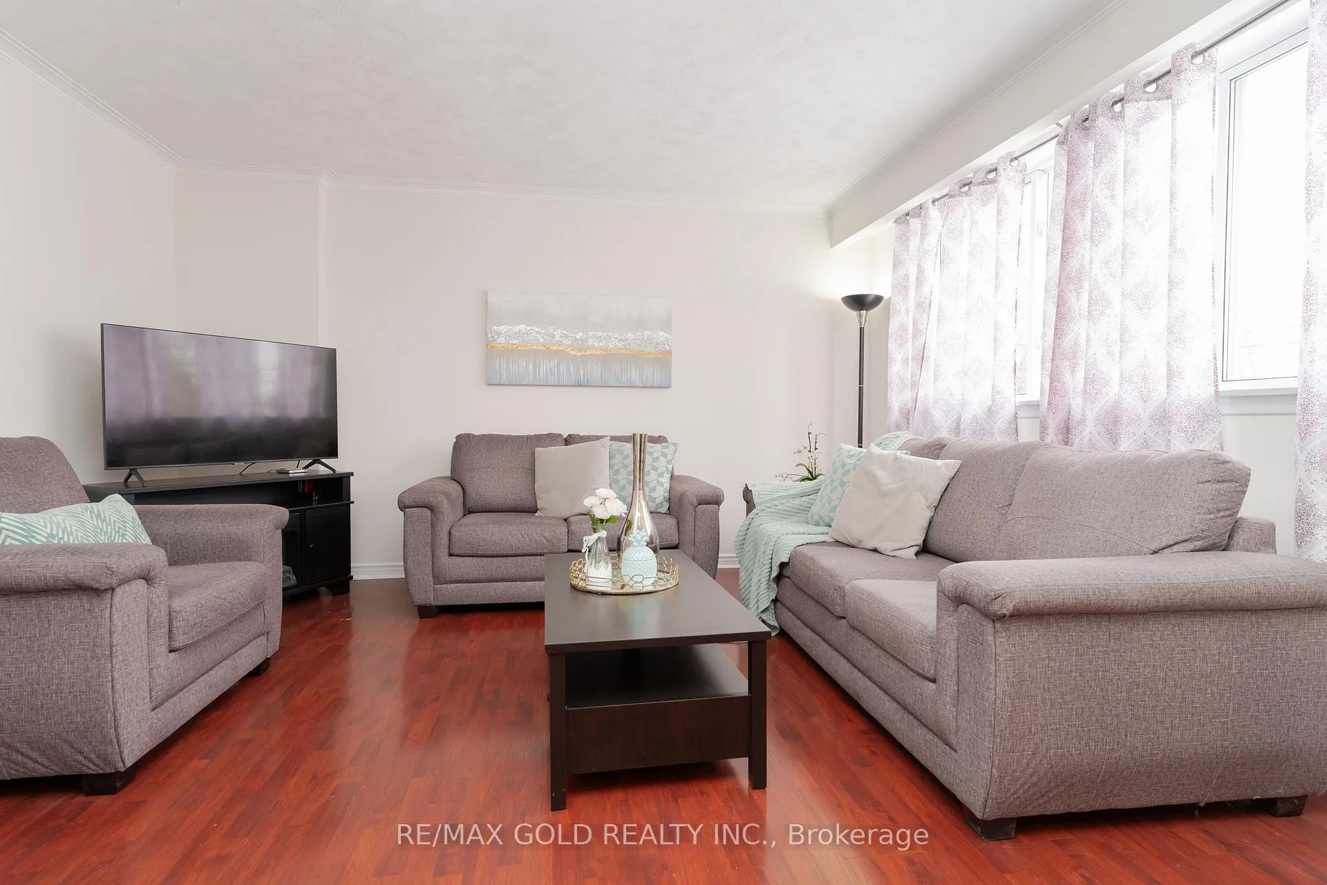 Photo 6 of 11 Autumn Boulevard, Brampton, Avondale — HOMEH