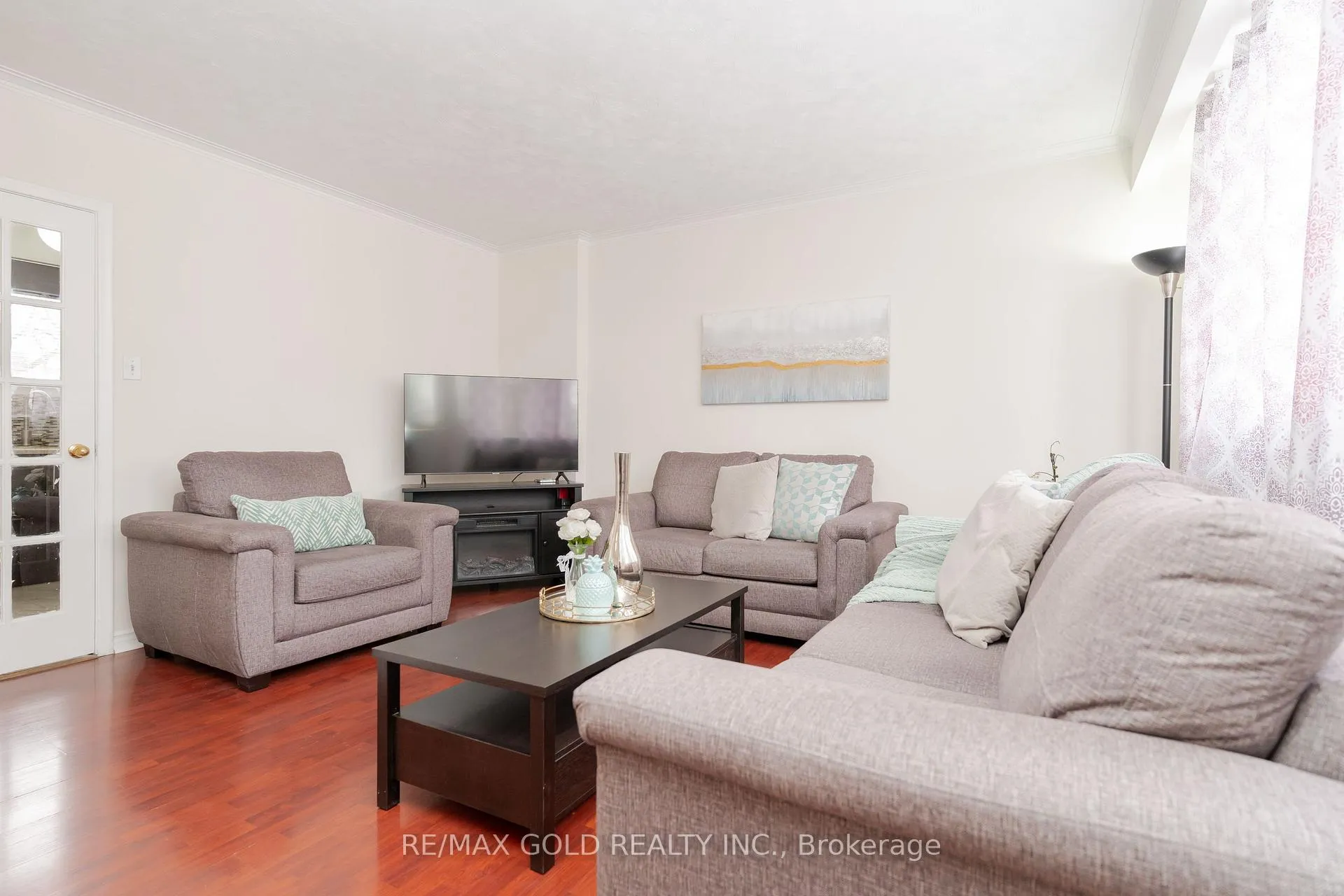 Photo 7 of 11 Autumn Boulevard, Brampton, Avondale — HOMEH