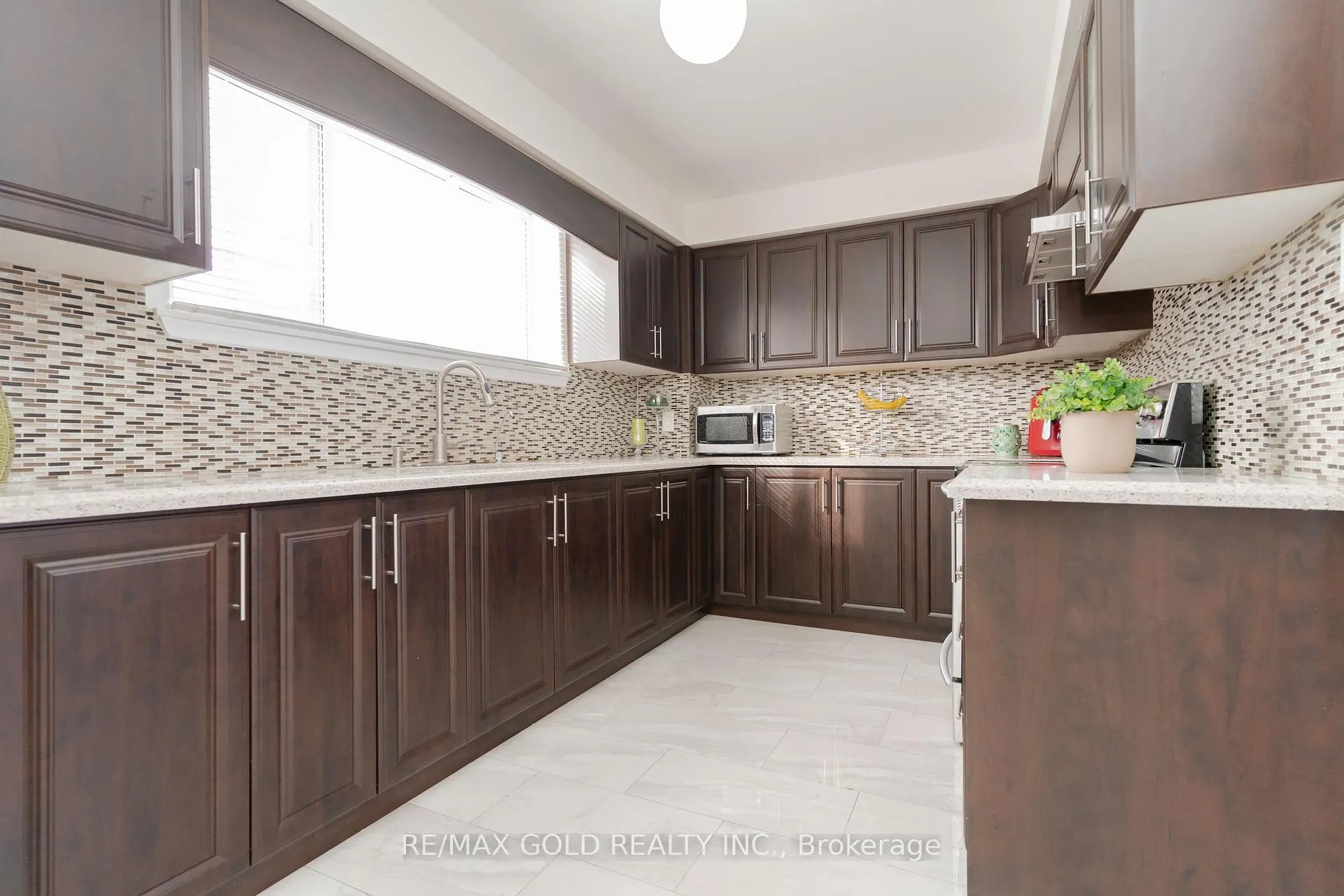 Photo 10 of 11 Autumn Boulevard, Brampton, Avondale — HOMEH