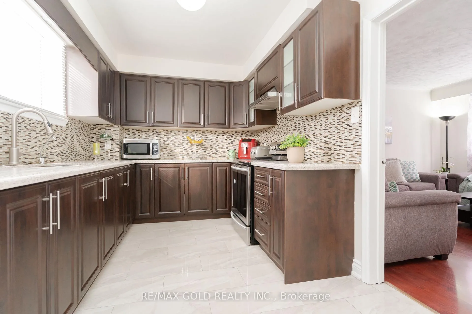Photo 12 of 11 Autumn Boulevard, Brampton, Avondale — HOMEH