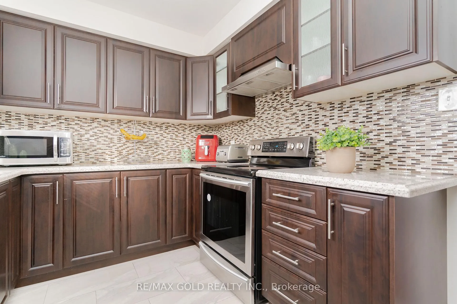 Photo 13 of 11 Autumn Boulevard, Brampton, Avondale — HOMEH