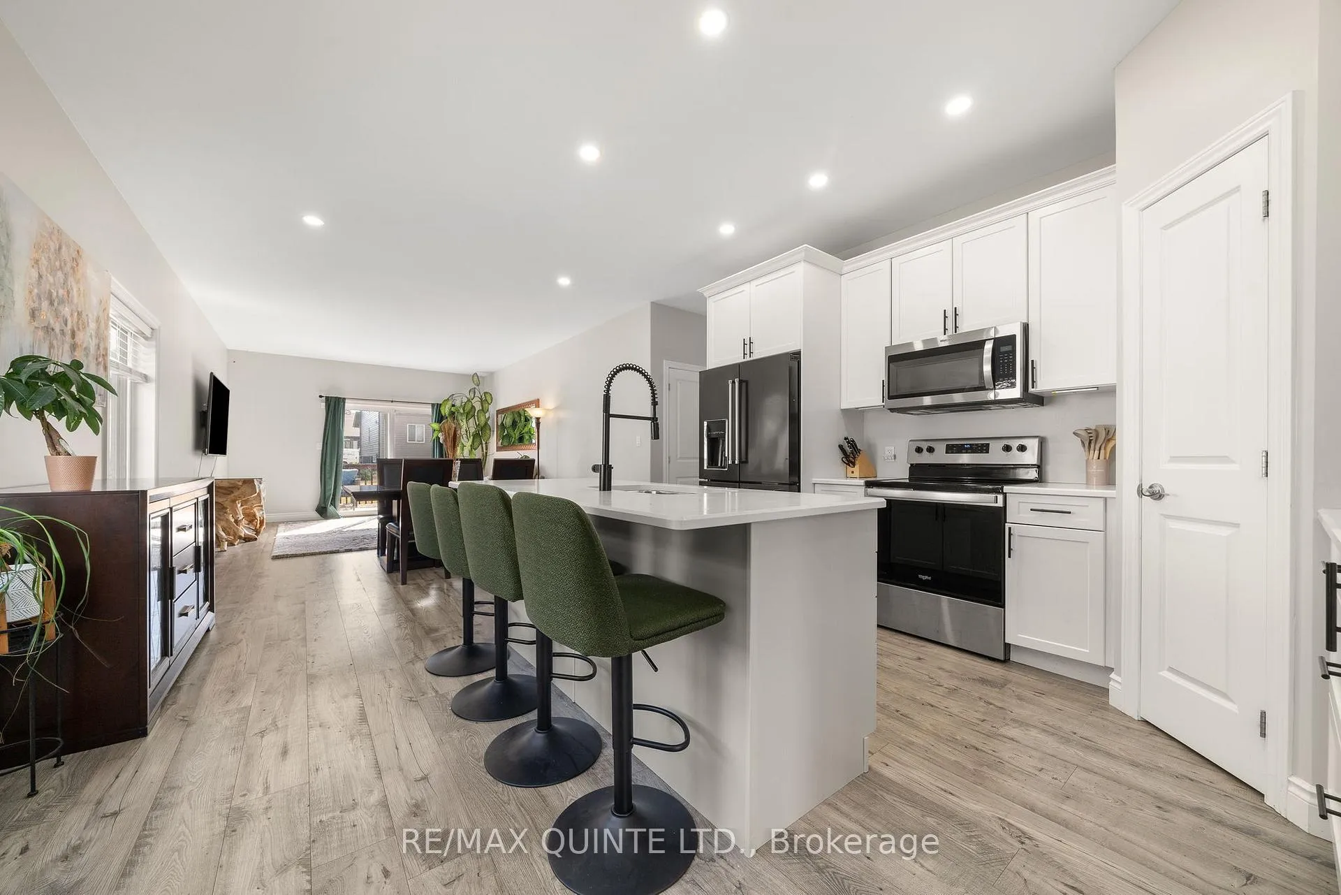 Photo 8 of 57 Redwood Drive, Belleville, Thurlow Ward — HOMEH