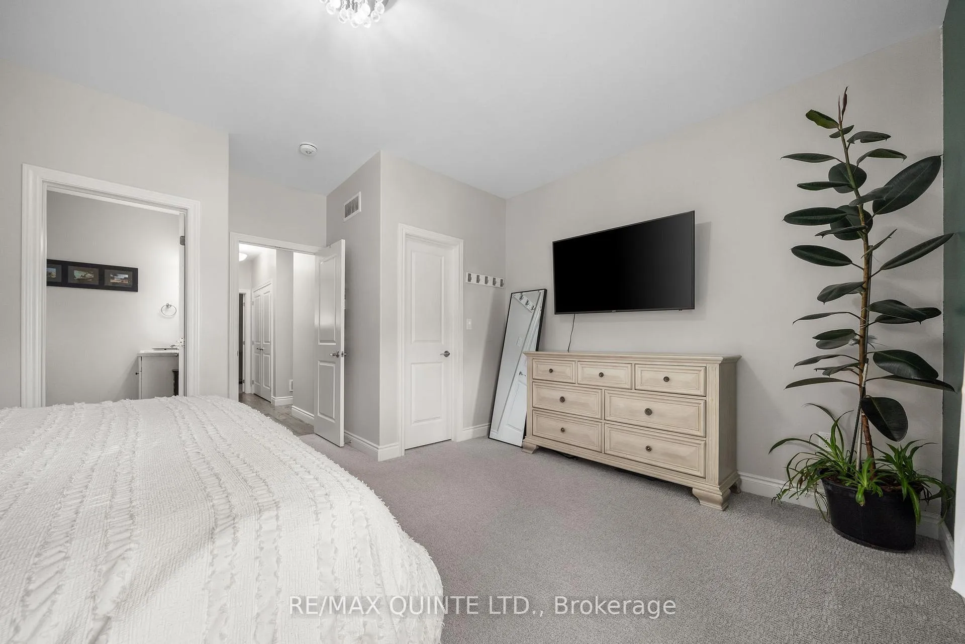 Photo 20 of 57 Redwood Drive, Belleville, Thurlow Ward — HOMEH