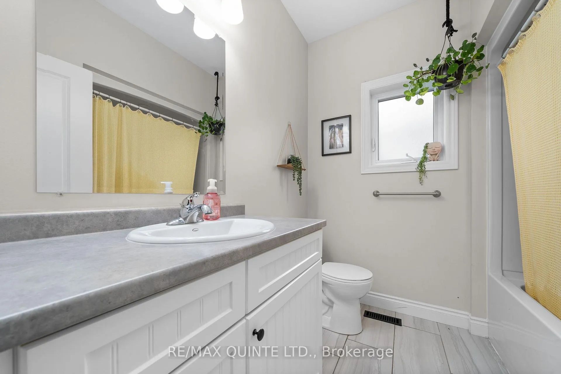 Photo 23 of 57 Redwood Drive, Belleville, Thurlow Ward — HOMEH
