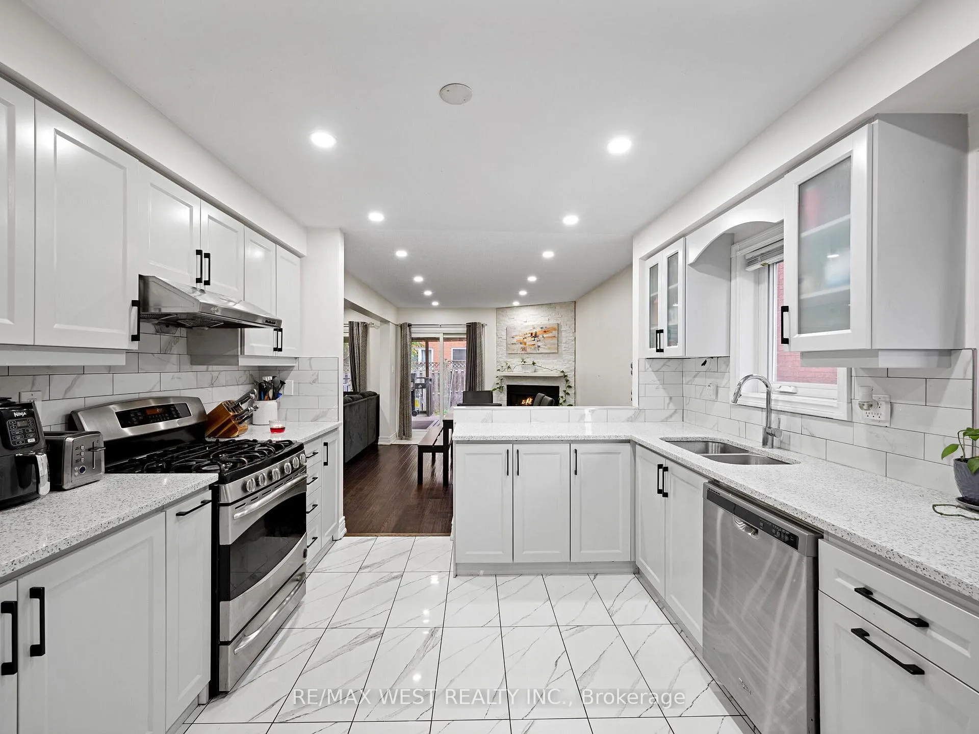 Photo 7 of 126 Sandmere Avenue, Brampton, Heart Lake West — HOMEH