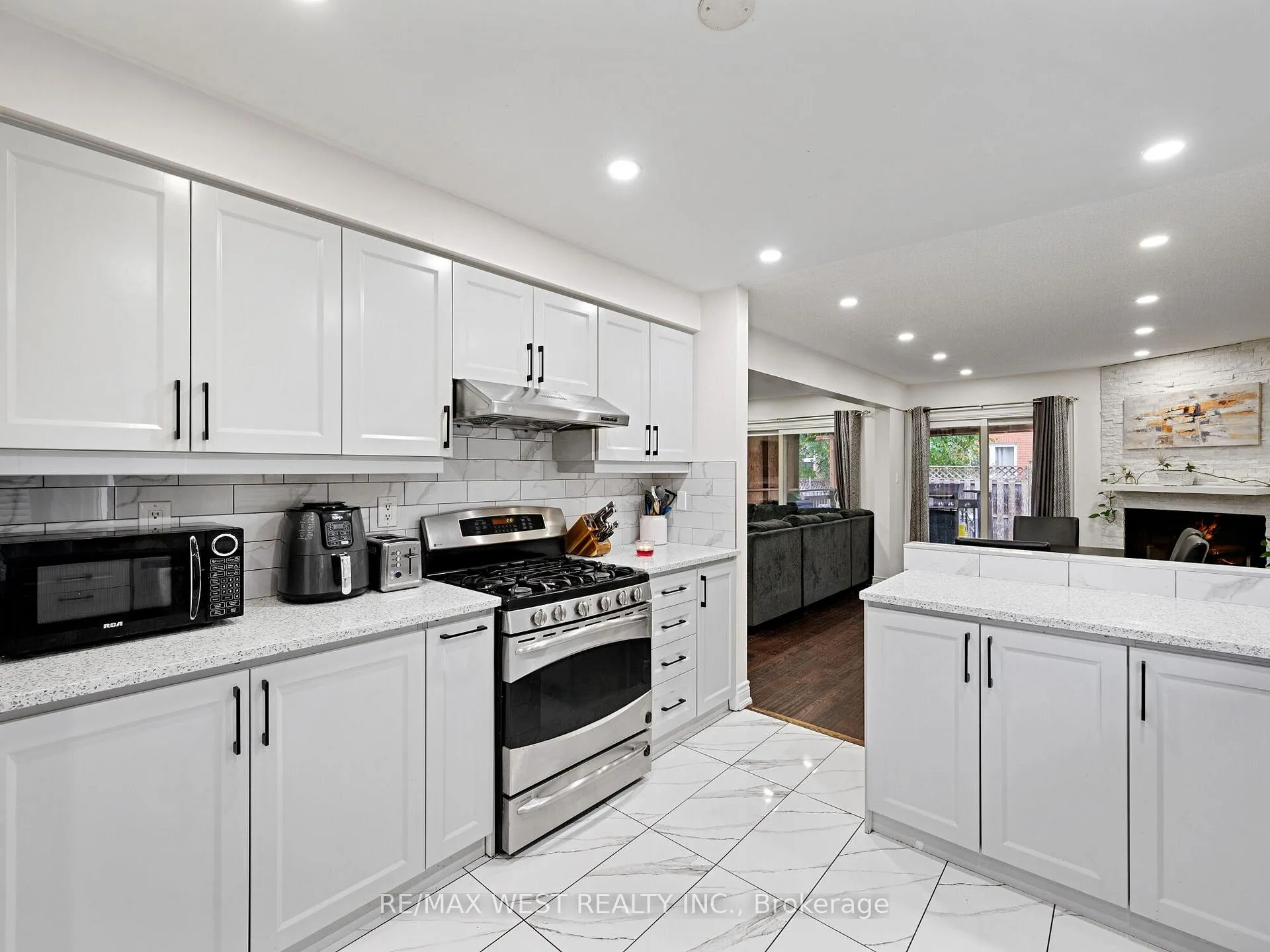 Photo 8 of 126 Sandmere Avenue, Brampton, Heart Lake West — HOMEH