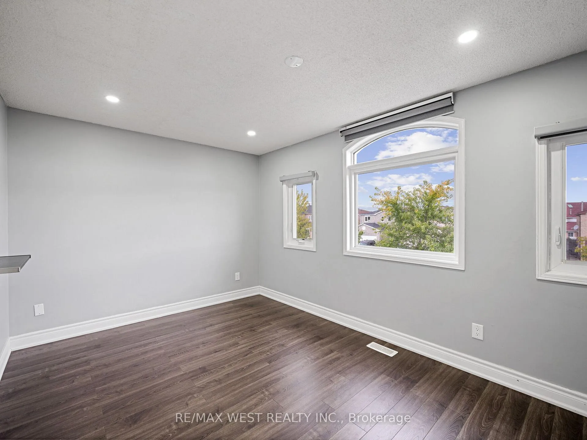 Photo 11 of 126 Sandmere Avenue, Brampton, Heart Lake West — HOMEH