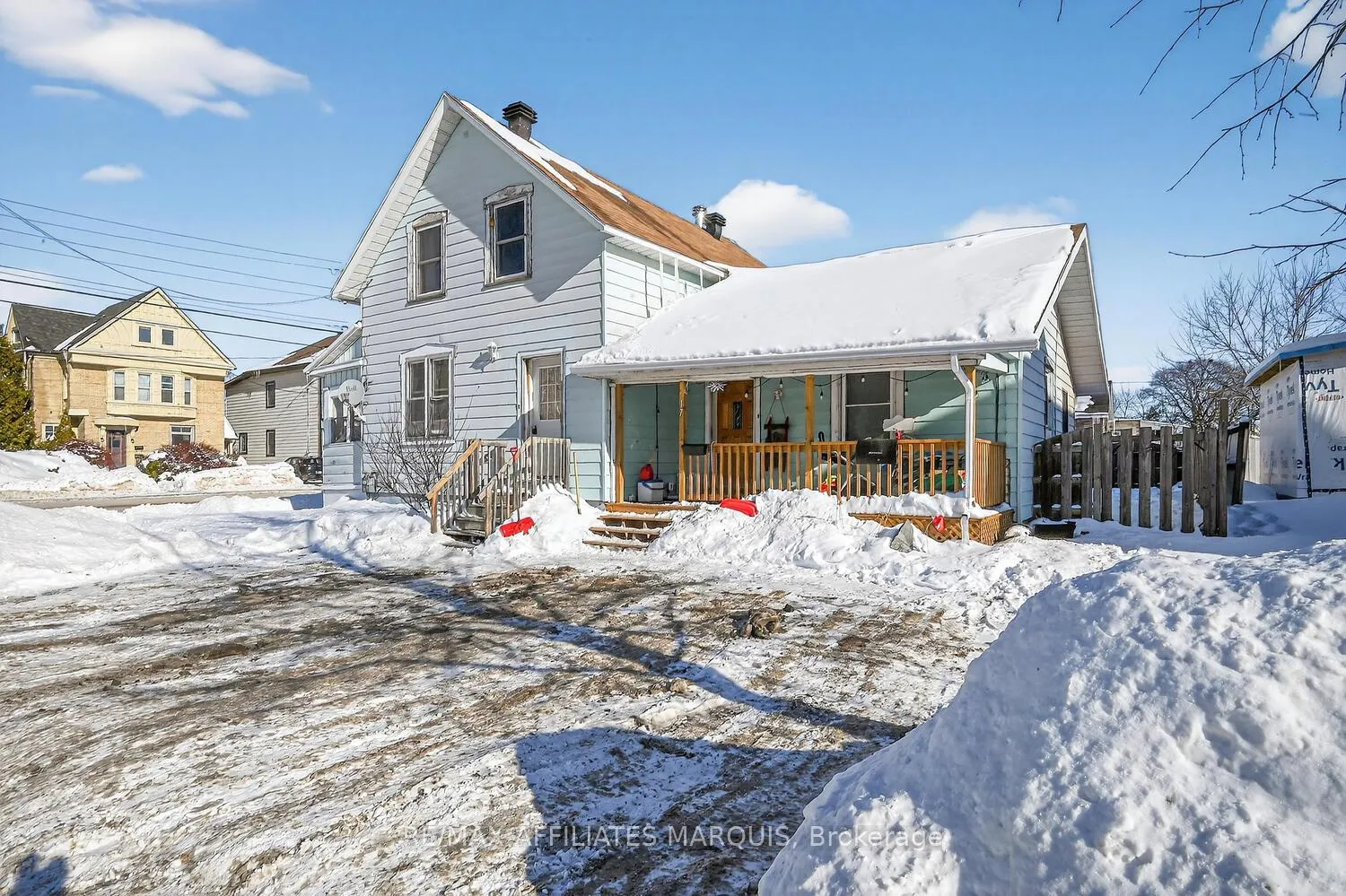 Photo 2 of 17 Mcgill Street N, Smiths Falls — HOMEH