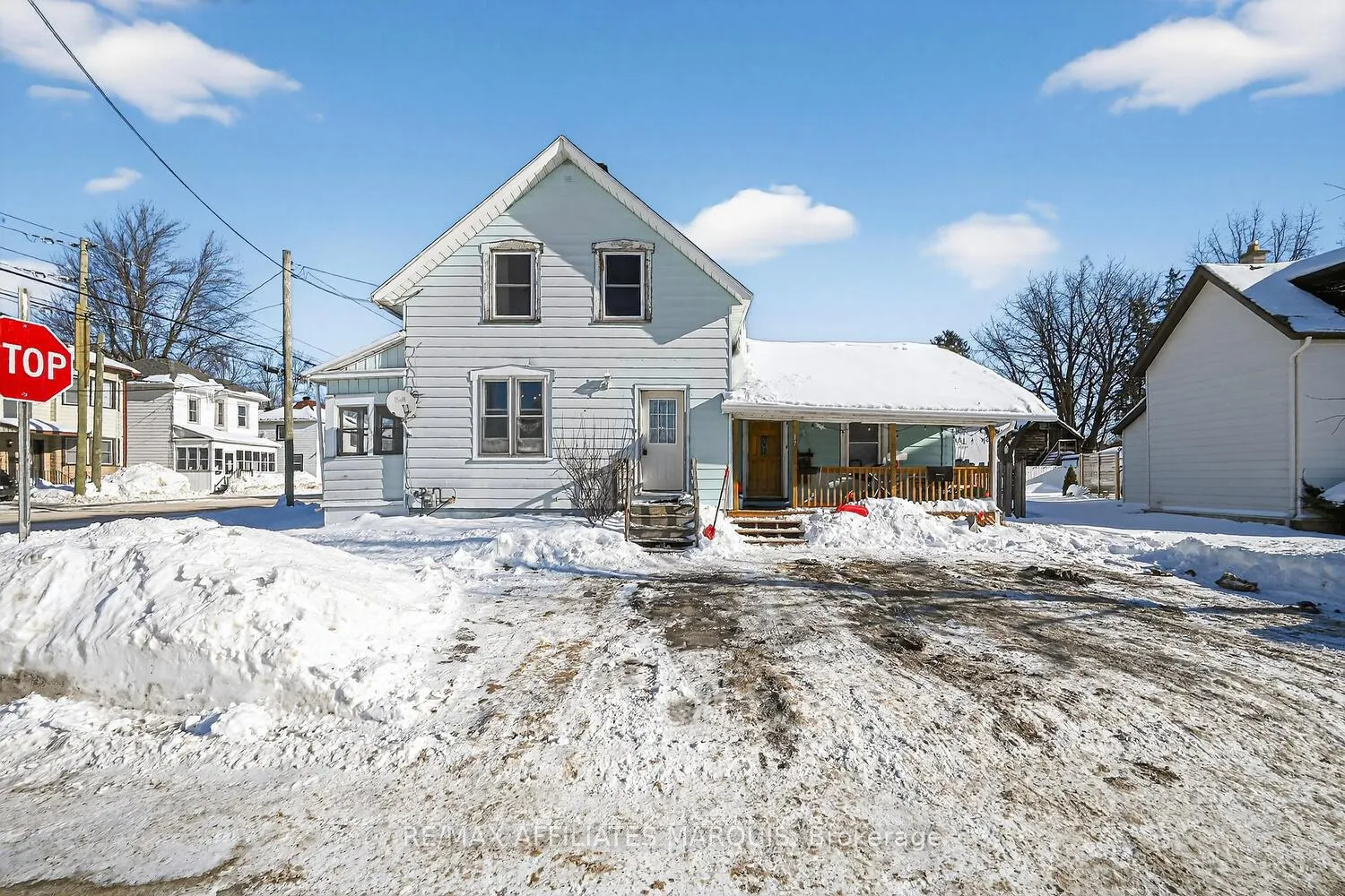 Photo 3 of 17 Mcgill Street N, Smiths Falls — HOMEH