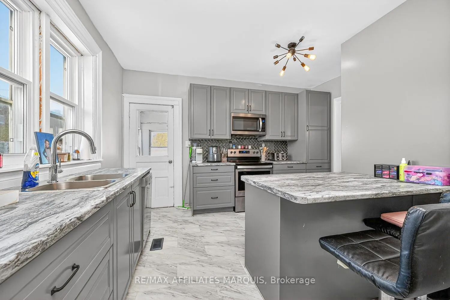 Photo 19 of 17 Mcgill Street N, Smiths Falls — HOMEH