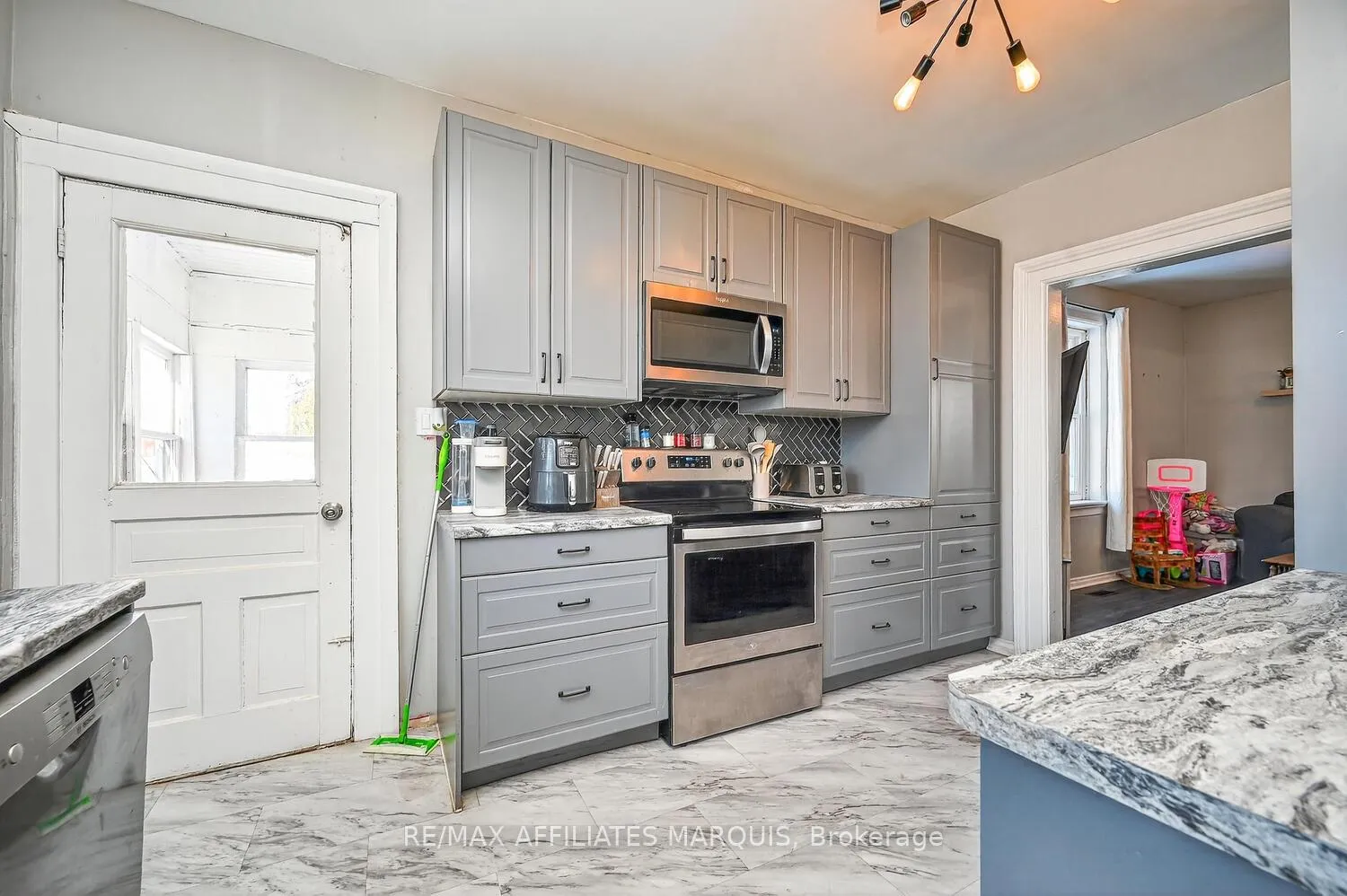 Photo 20 of 17 Mcgill Street N, Smiths Falls — HOMEH