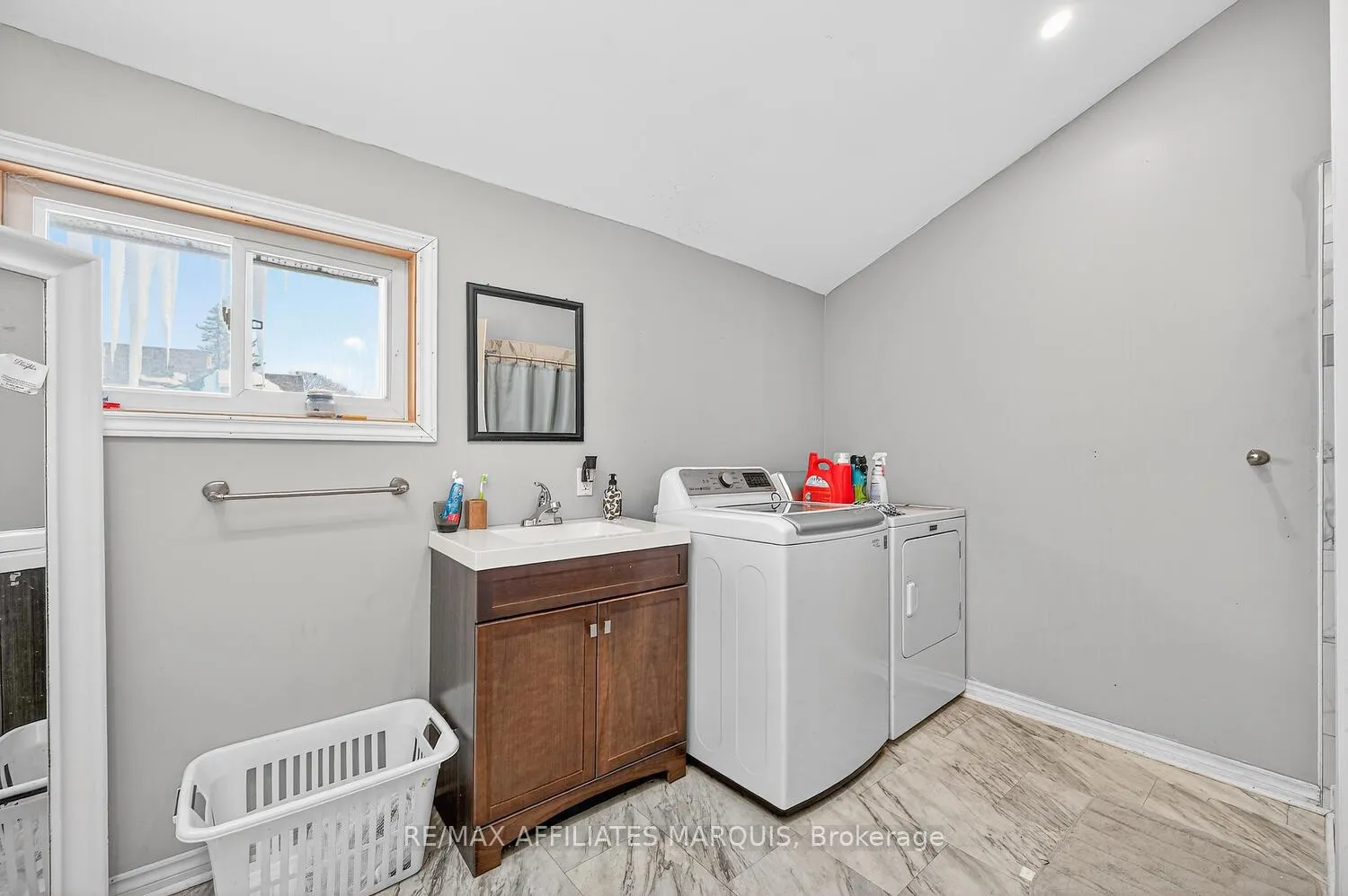 Photo 21 of 17 Mcgill Street N, Smiths Falls — HOMEH