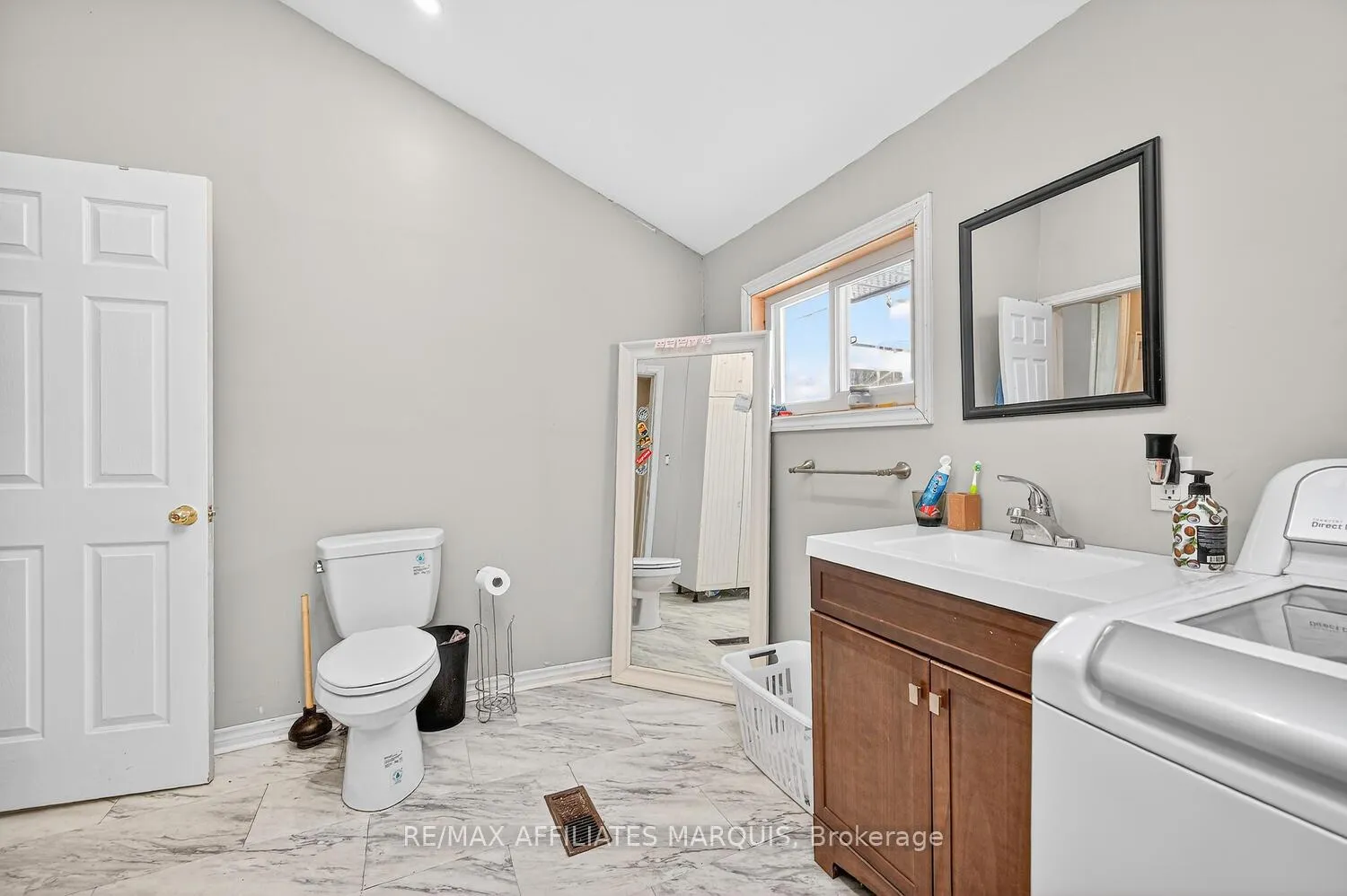 Photo 22 of 17 Mcgill Street N, Smiths Falls — HOMEH