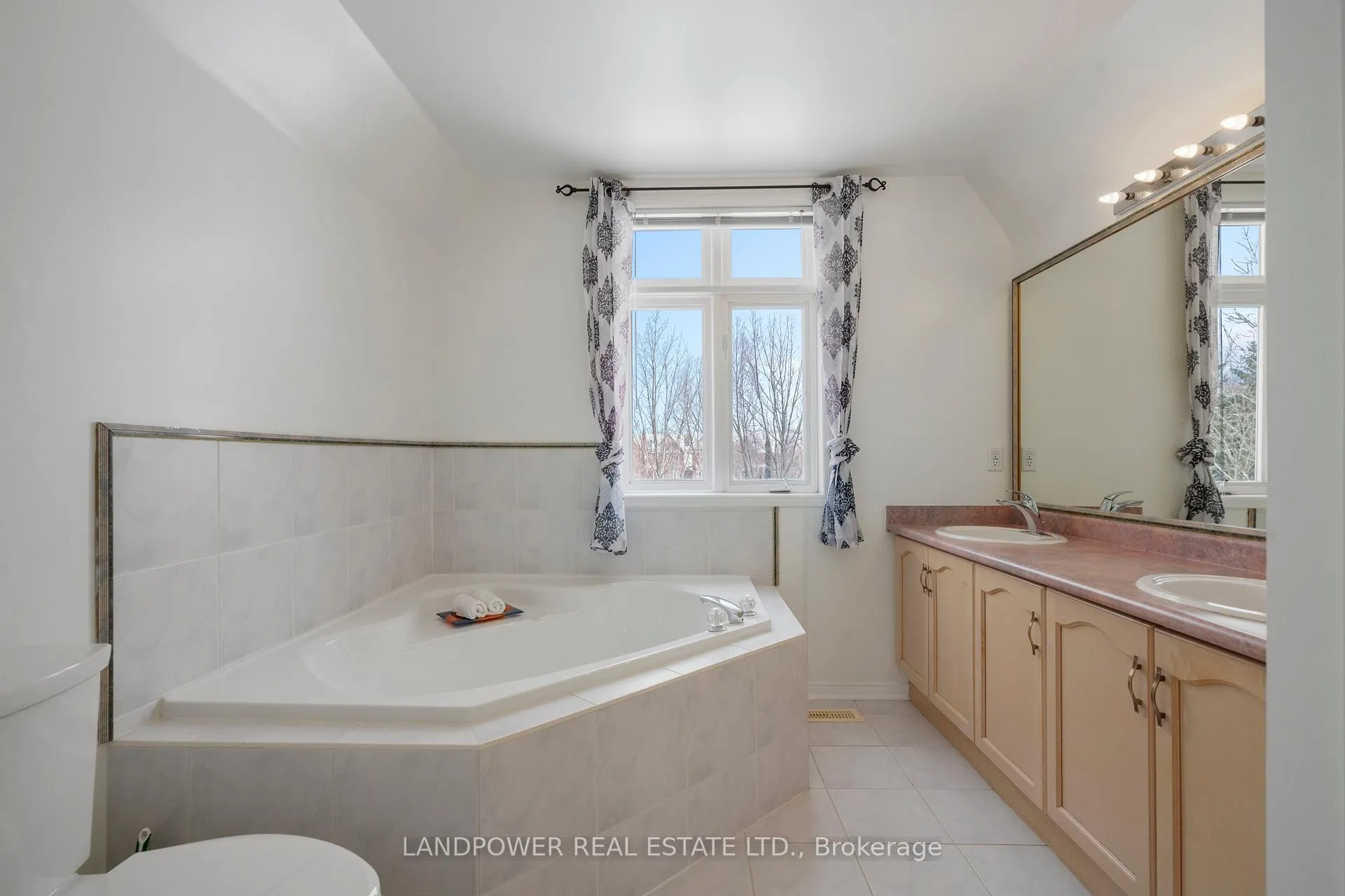 Photo 28 of 46 Angus Meadow Drive, Markham, Angus Glen — HOMEH