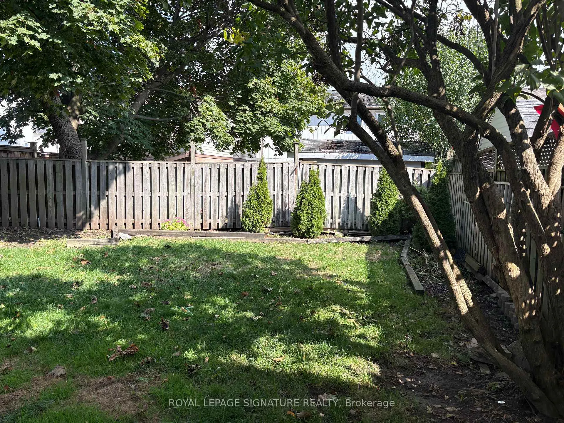Photo 2 of 19 Grand River Court, Brampton, Northgate — HOMEH