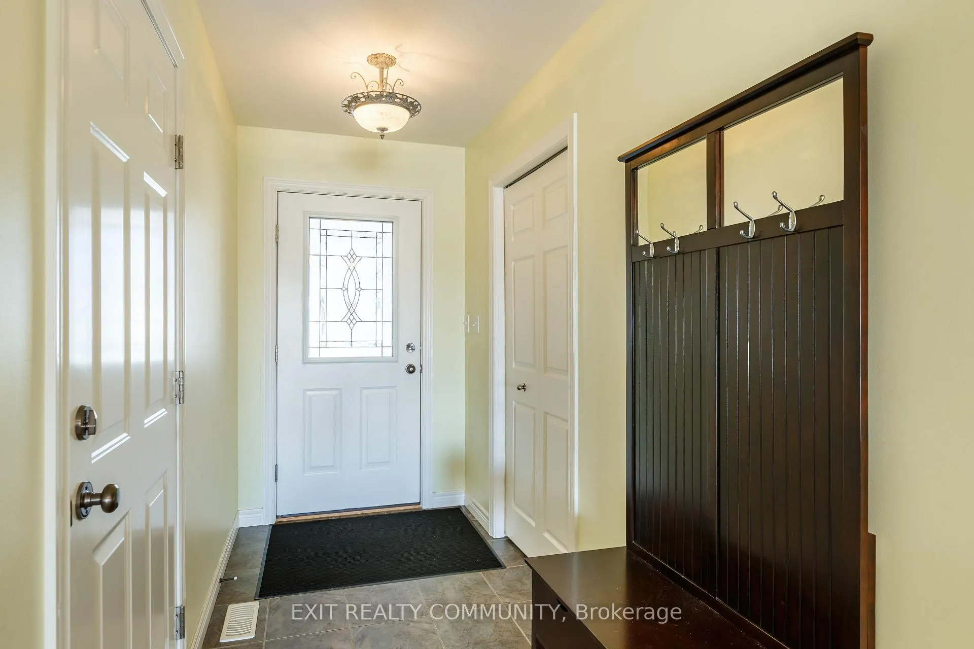Photo 6 of 4369 Sixth Street, Enniskillen, Petrolia — HOMEH