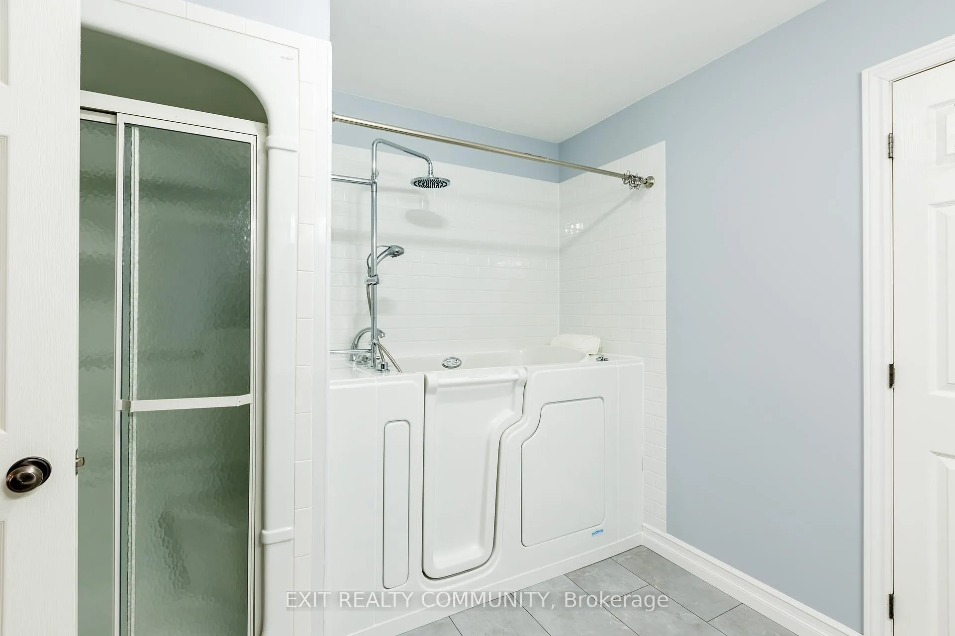 Photo 15 of 4369 Sixth Street, Enniskillen, Petrolia — HOMEH