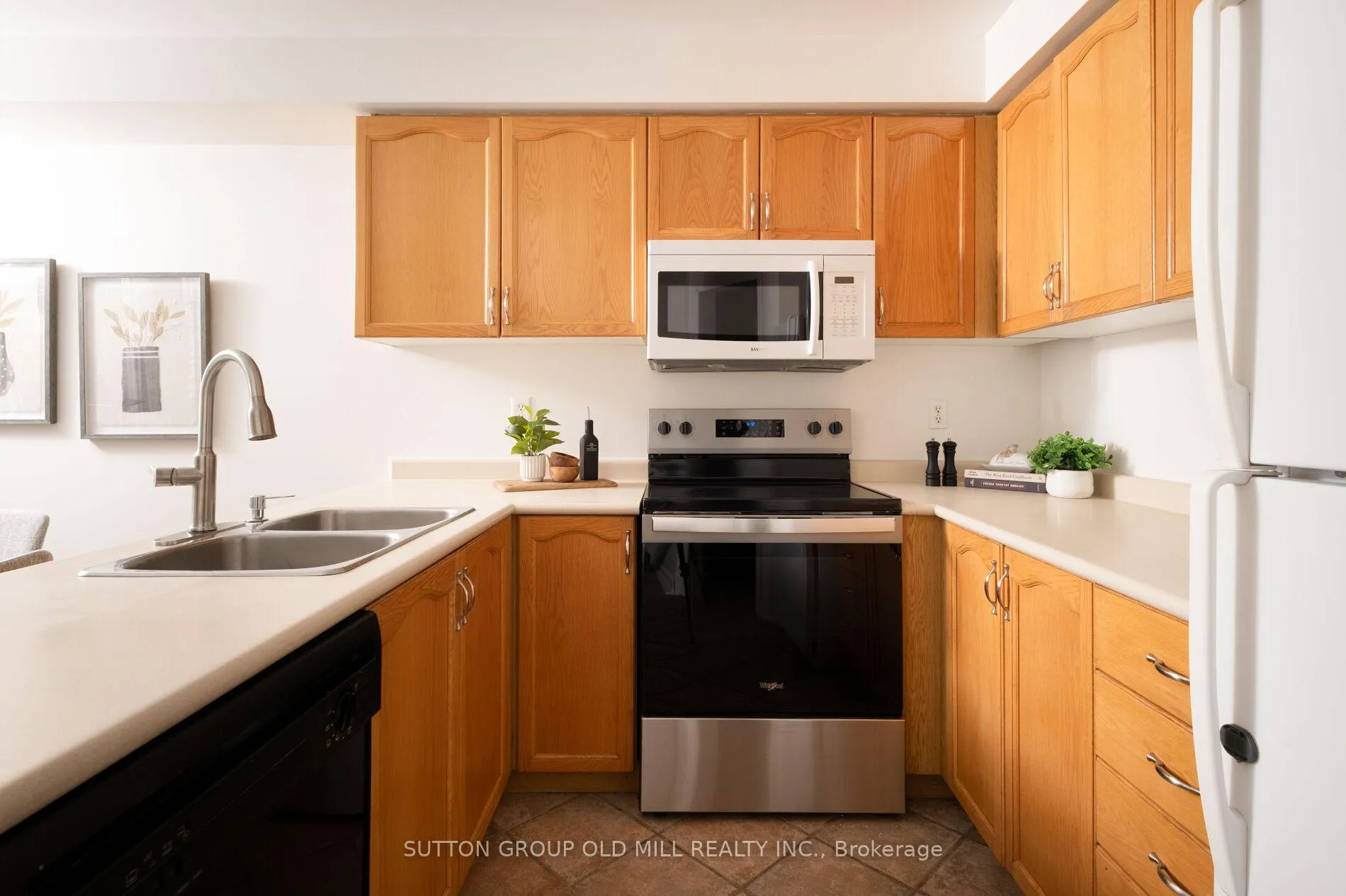 Photo 8 of 66 Zachary Pl, Whitby, Brooklin — HOMEH
