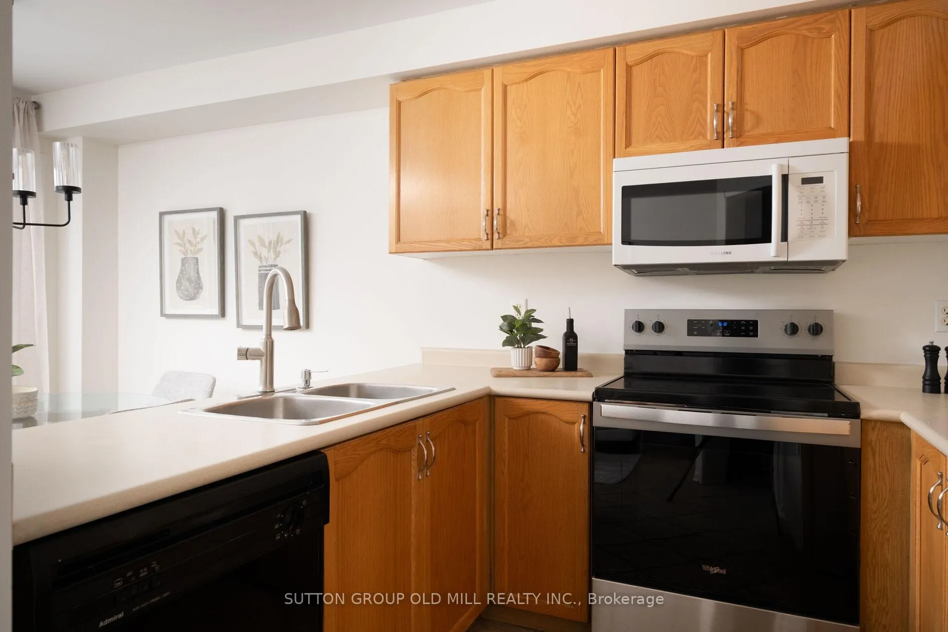Photo 9 of 66 Zachary Pl, Whitby, Brooklin — HOMEH