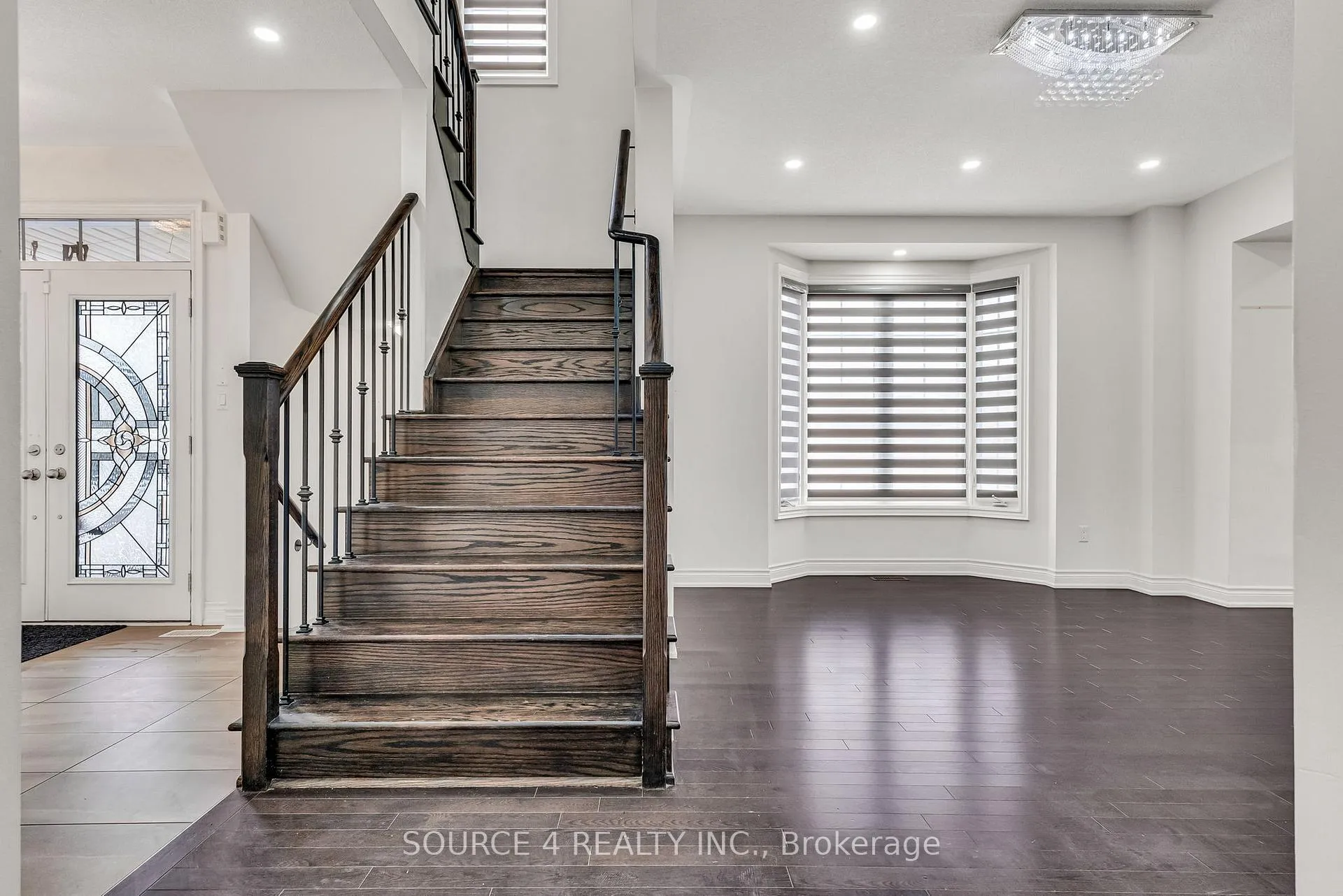 Photo 5 of 25 Vineyard Drive, Brampton, Bram West — HOMEH