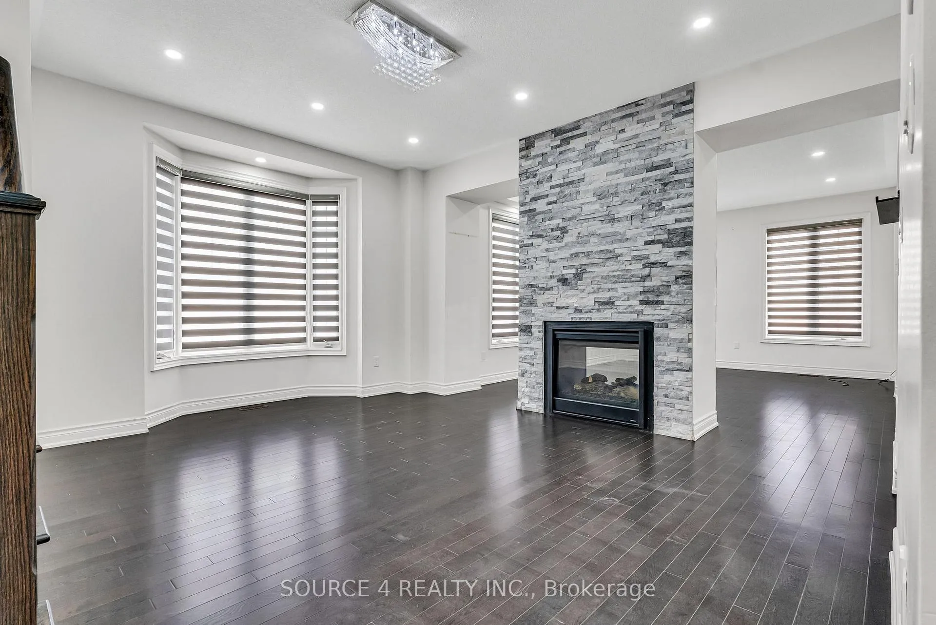 Photo 6 of 25 Vineyard Drive, Brampton, Bram West — HOMEH