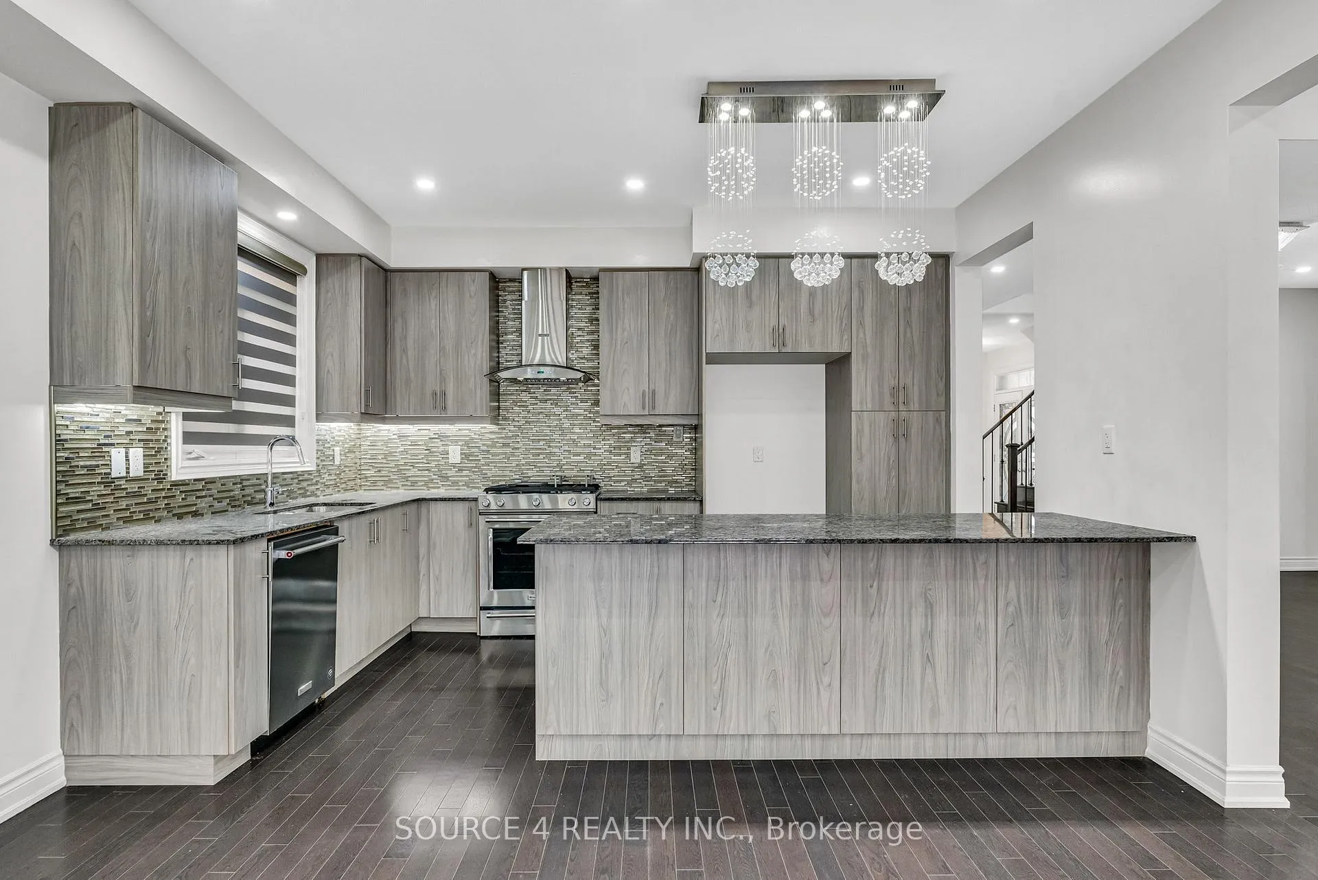 Photo 11 of 25 Vineyard Drive, Brampton, Bram West — HOMEH