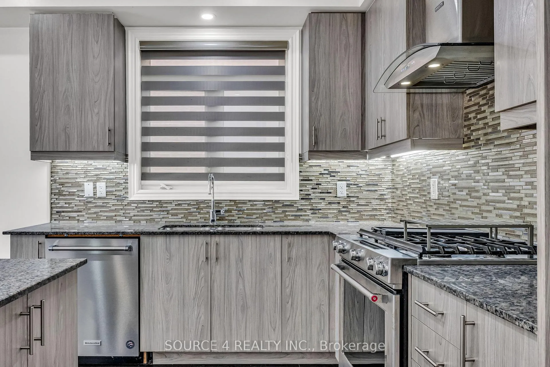 Photo 13 of 25 Vineyard Drive, Brampton, Bram West — HOMEH