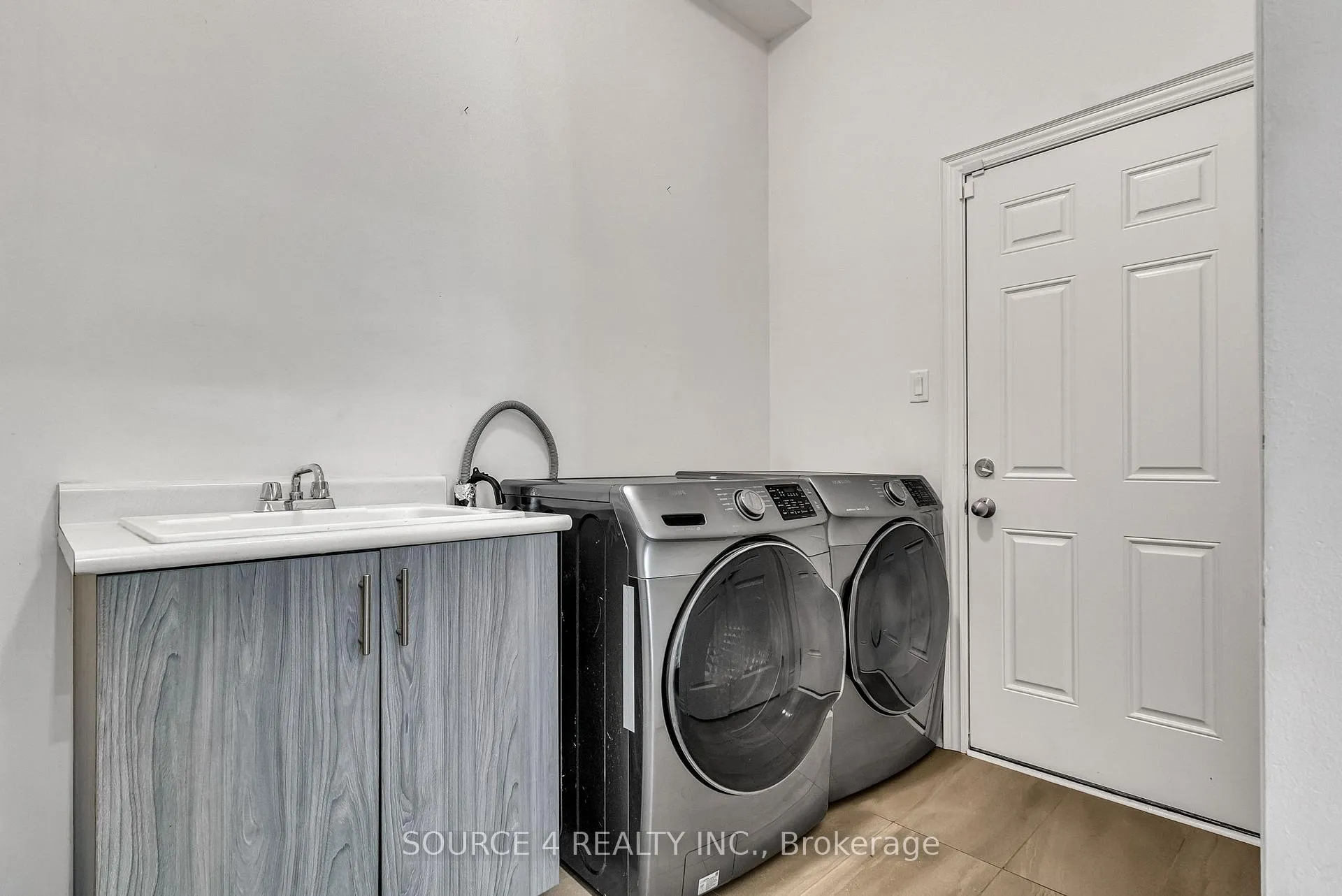 Photo 14 of 25 Vineyard Drive, Brampton, Bram West — HOMEH