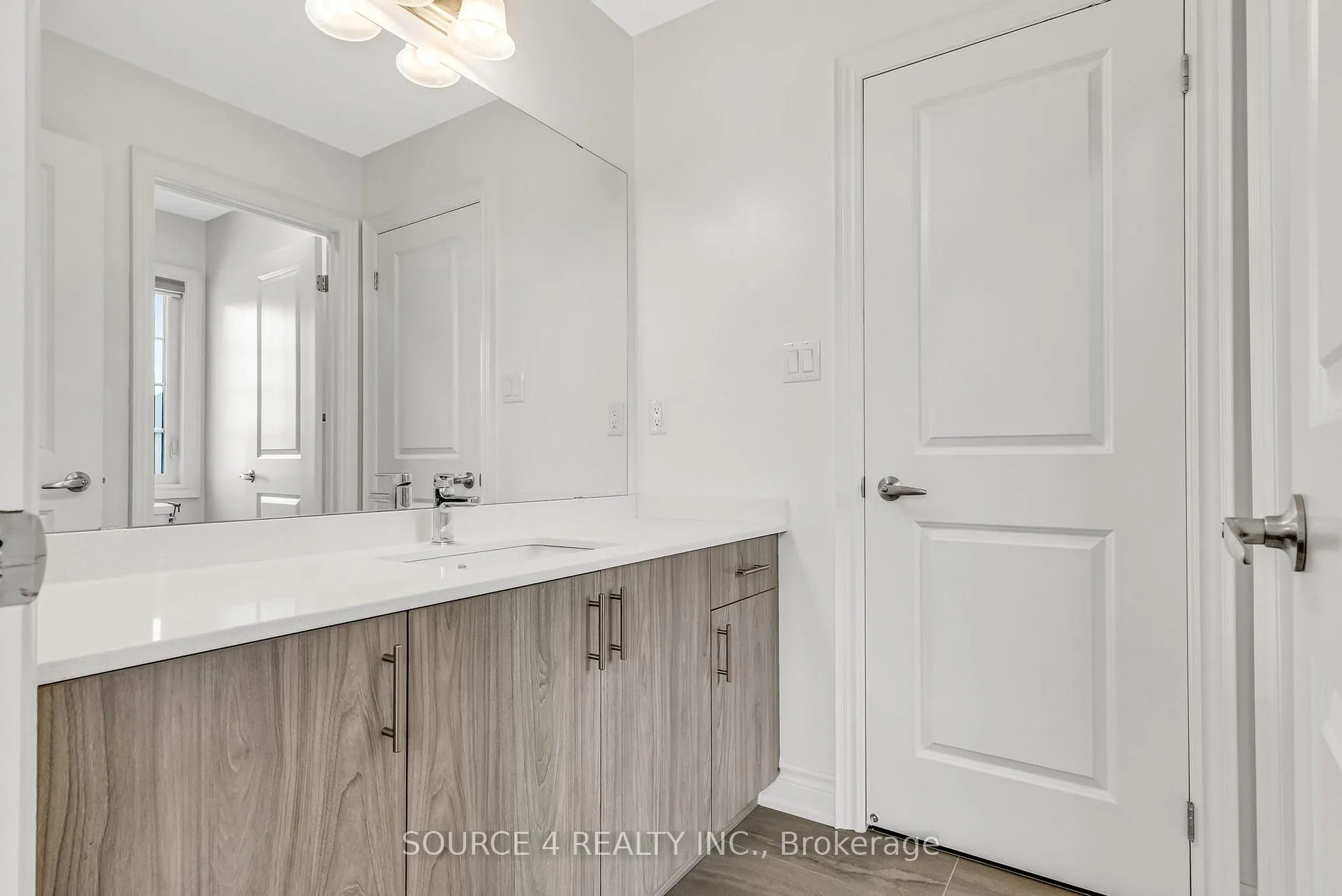Photo 18 of 25 Vineyard Drive, Brampton, Bram West — HOMEH