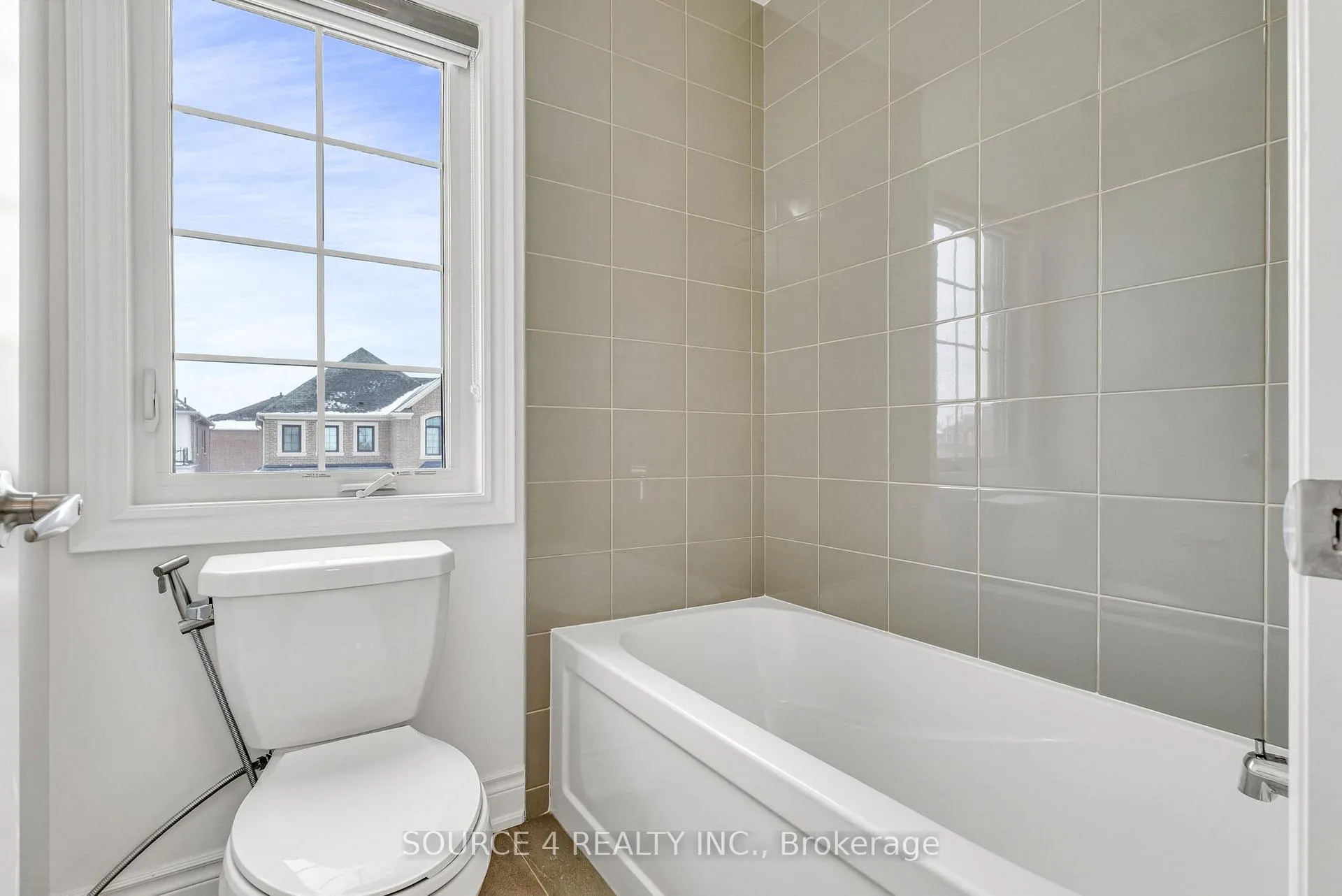 Photo 19 of 25 Vineyard Drive, Brampton, Bram West — HOMEH