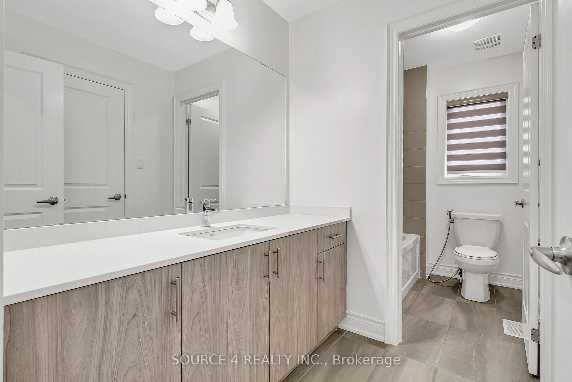 Photo 23 of 25 Vineyard Drive, Brampton, Bram West — HOMEH