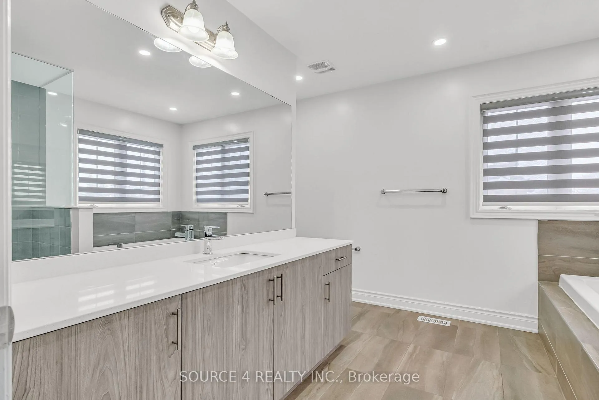 Photo 26 of 25 Vineyard Drive, Brampton, Bram West — HOMEH